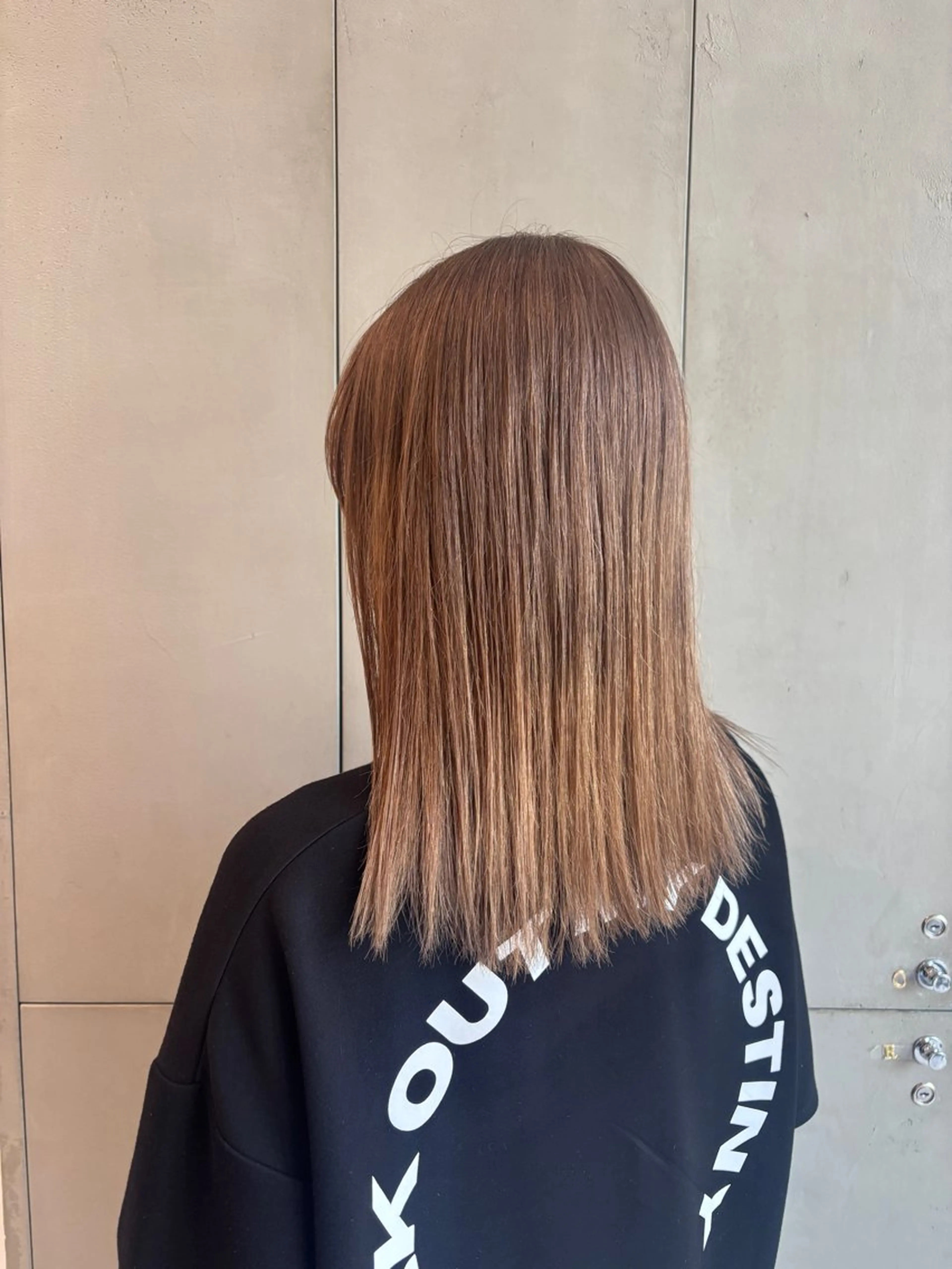 ミディアム カット ヘアカラー ️🩵RINKA/ ハイトーンカラー🩵のヘアスタイル