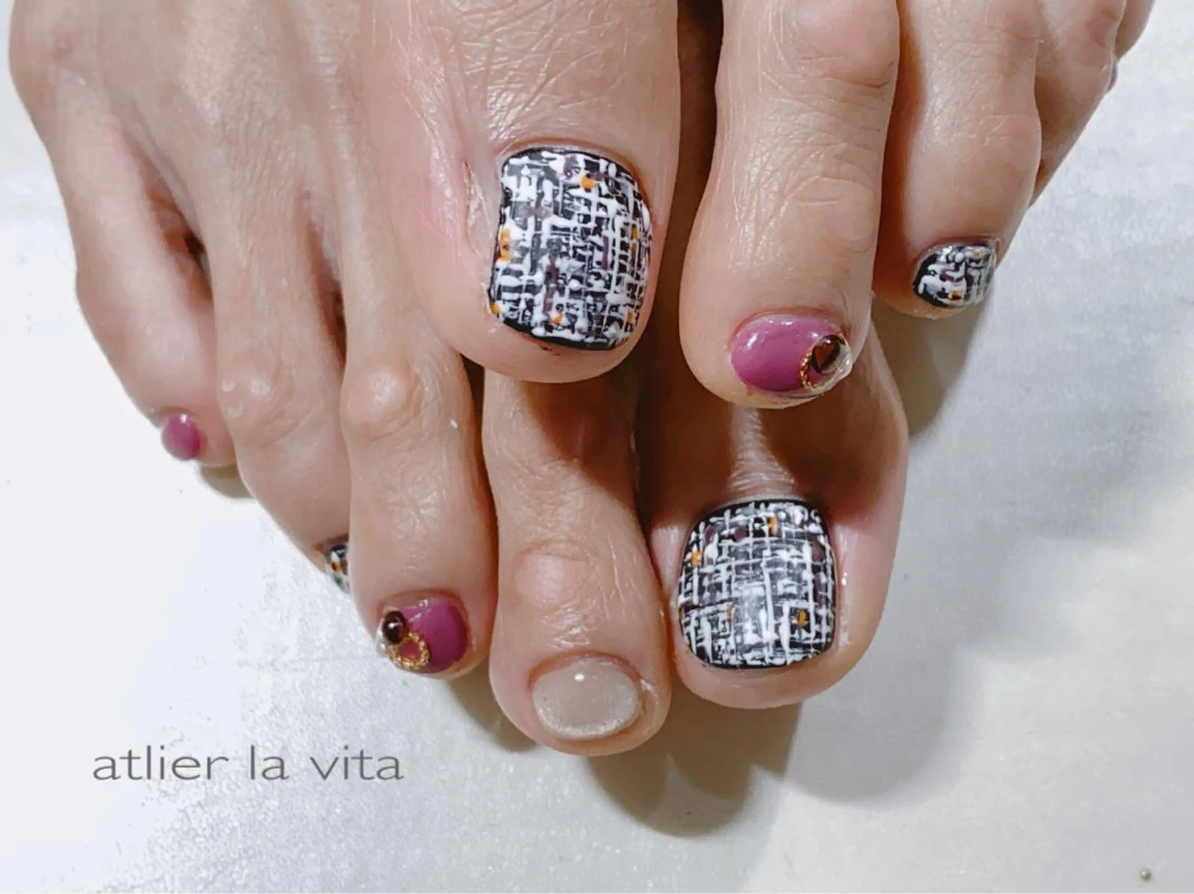 ネイル マットネイル ツイードネイル フットネイル atelier la vita所属・lavita. mimuraのネイルデザイン