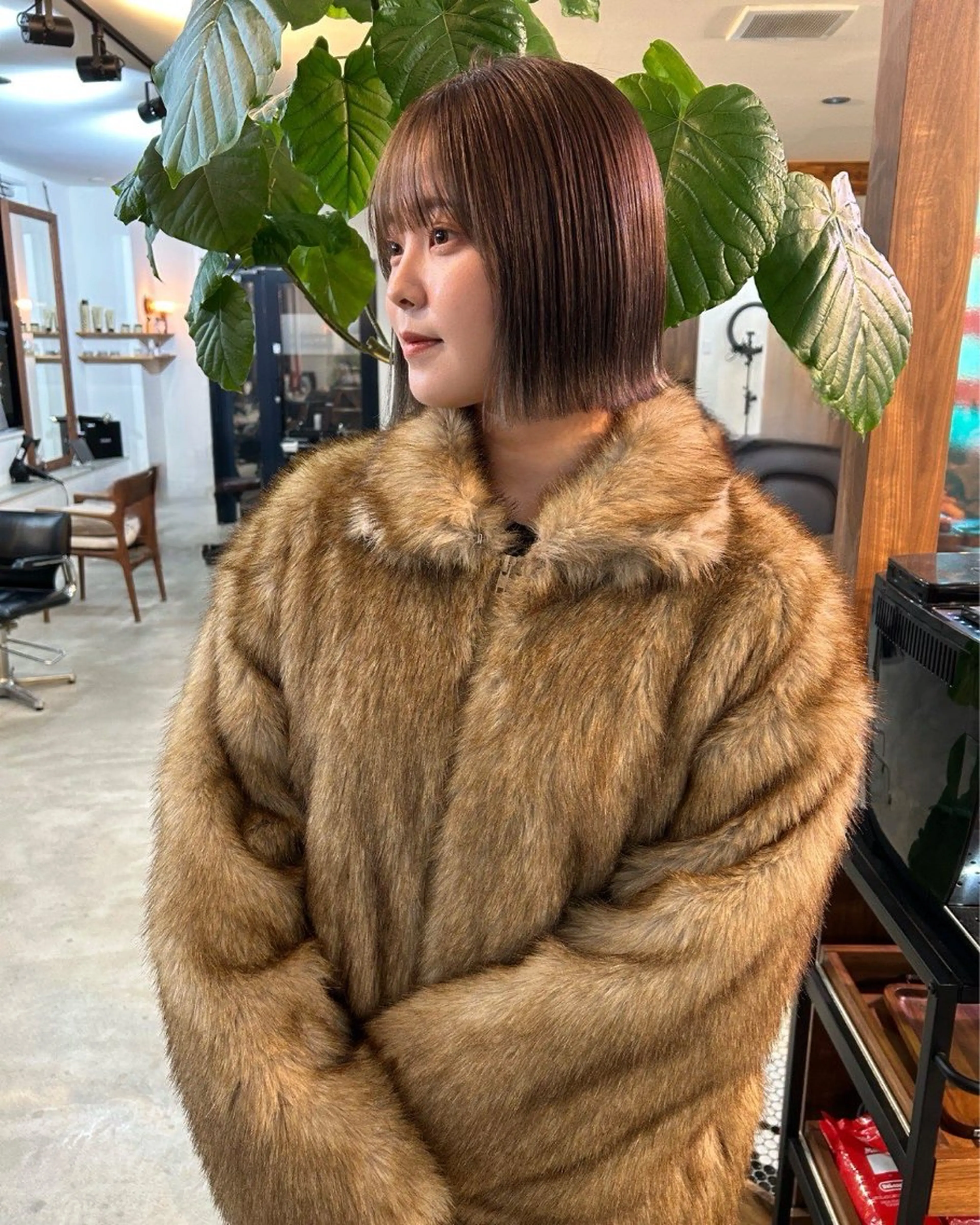 ショート カラー ボブ 外ハネヘア カット ヘアカラー トリートメント (h)wim ウィムのヘアスタイル