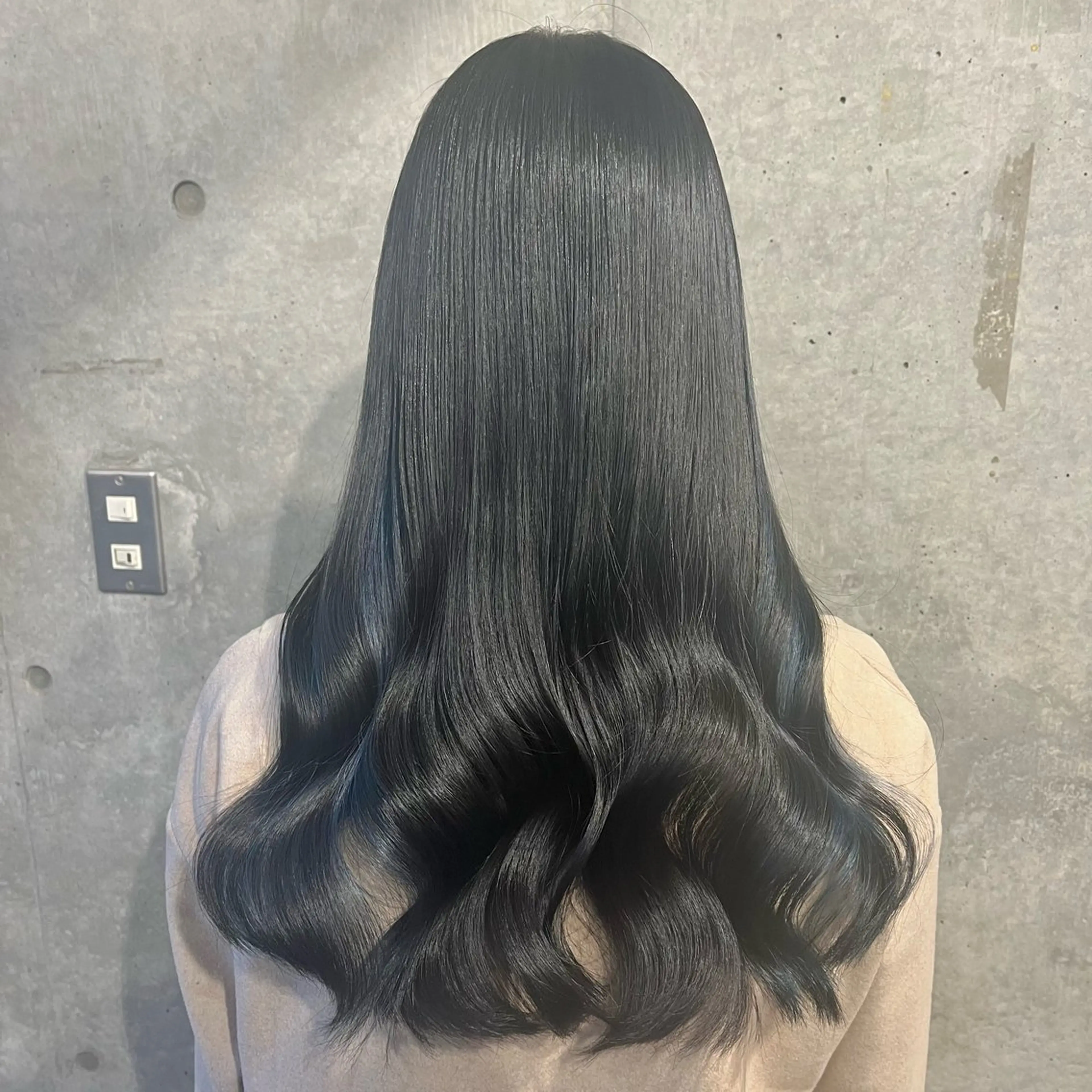 【韓国風暗髪】トーンダウン、暗髪カラー＋カット＋1STEPトリートメントの写真