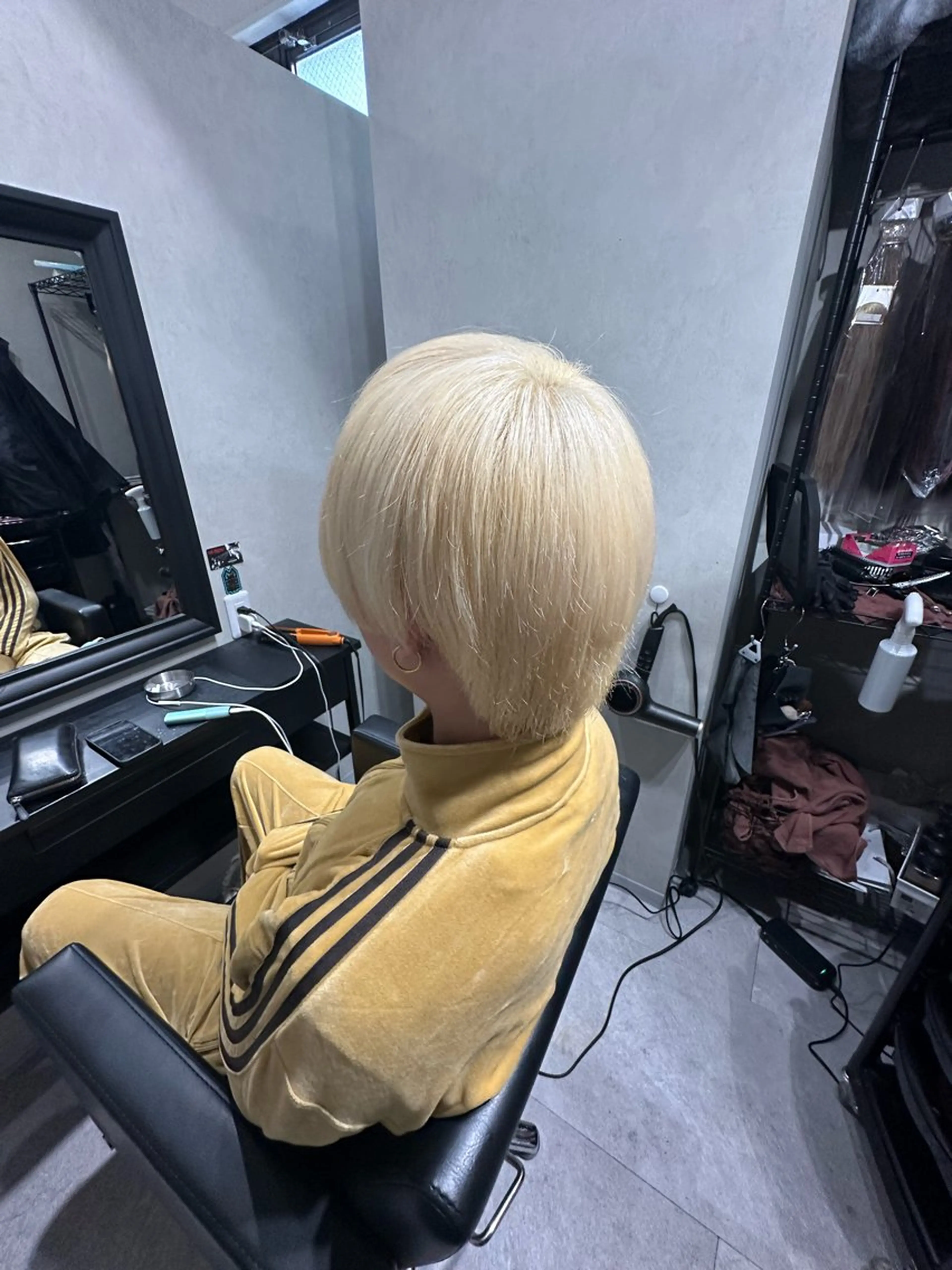 メンズ 奥本 侑 ハイトーン、髪質改善のヘアスタイル