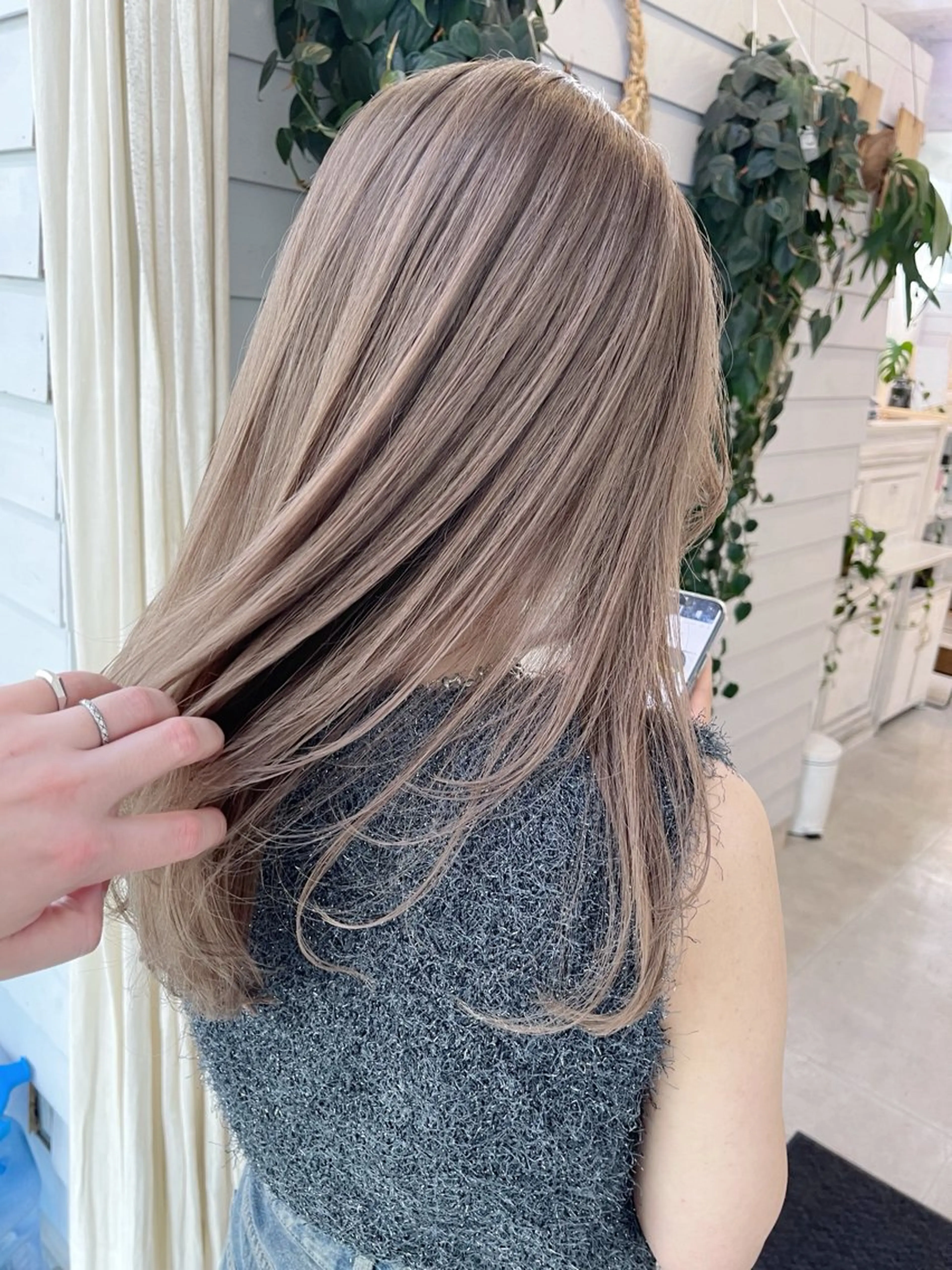 セミロング カラー ベージュカラー ミルクティーベージュ AiM 大名　似合わせカットのヘアスタイル