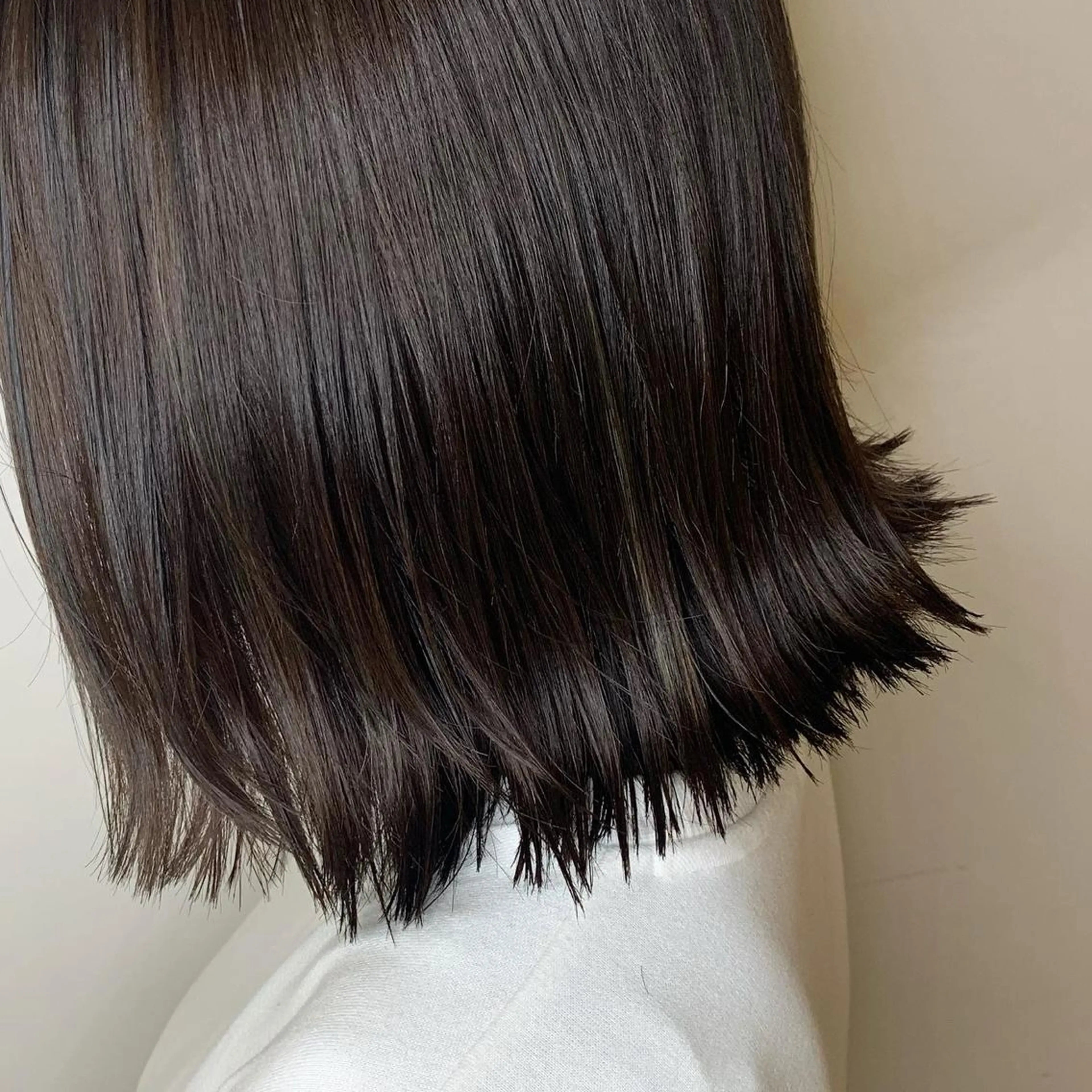 ショート カラー 小森 衣純のヘアスタイル