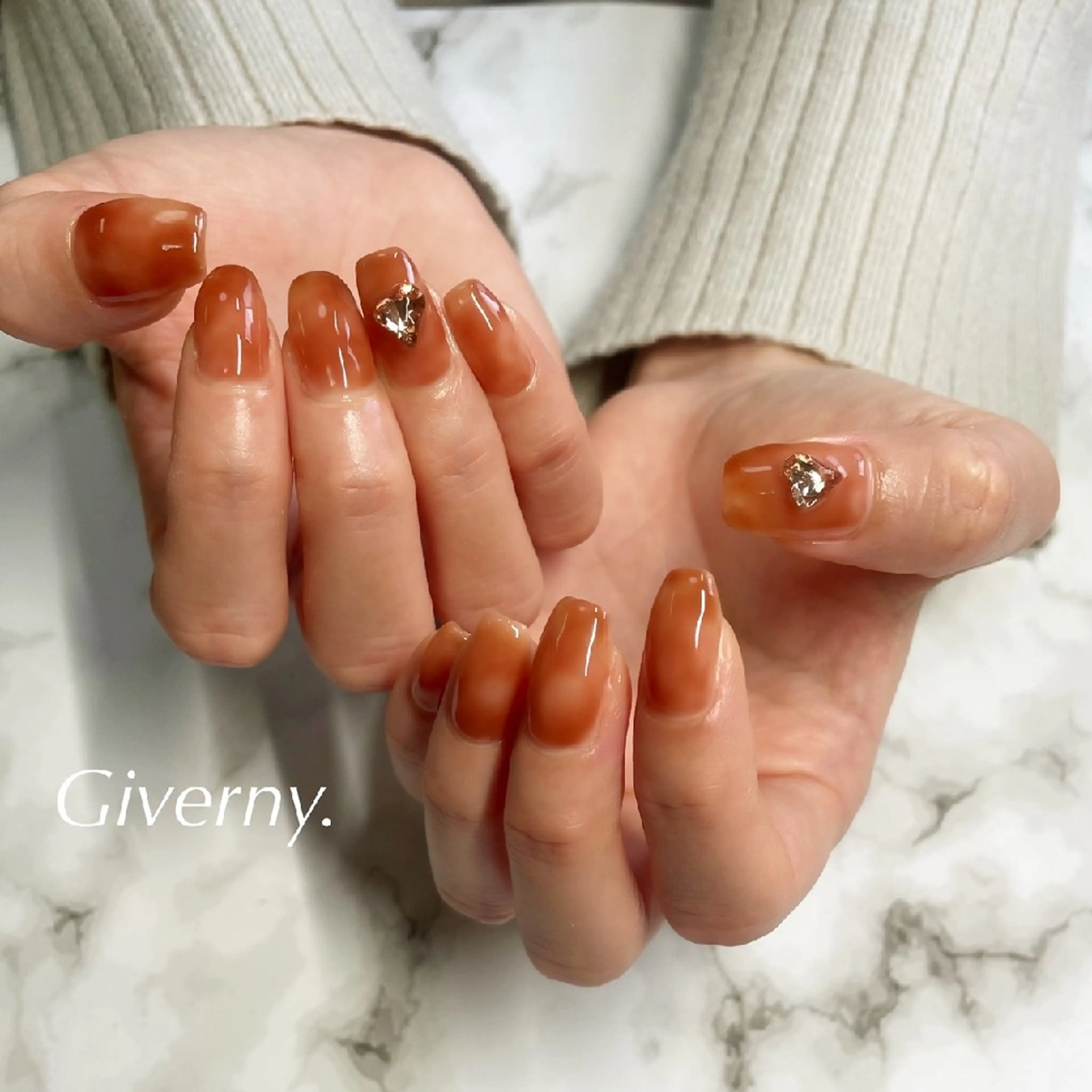 ネイル ハート ニュアンスネイル ワンカラーネイル 冬ネイル ハンドネイル Giverny .のネイルデザイン