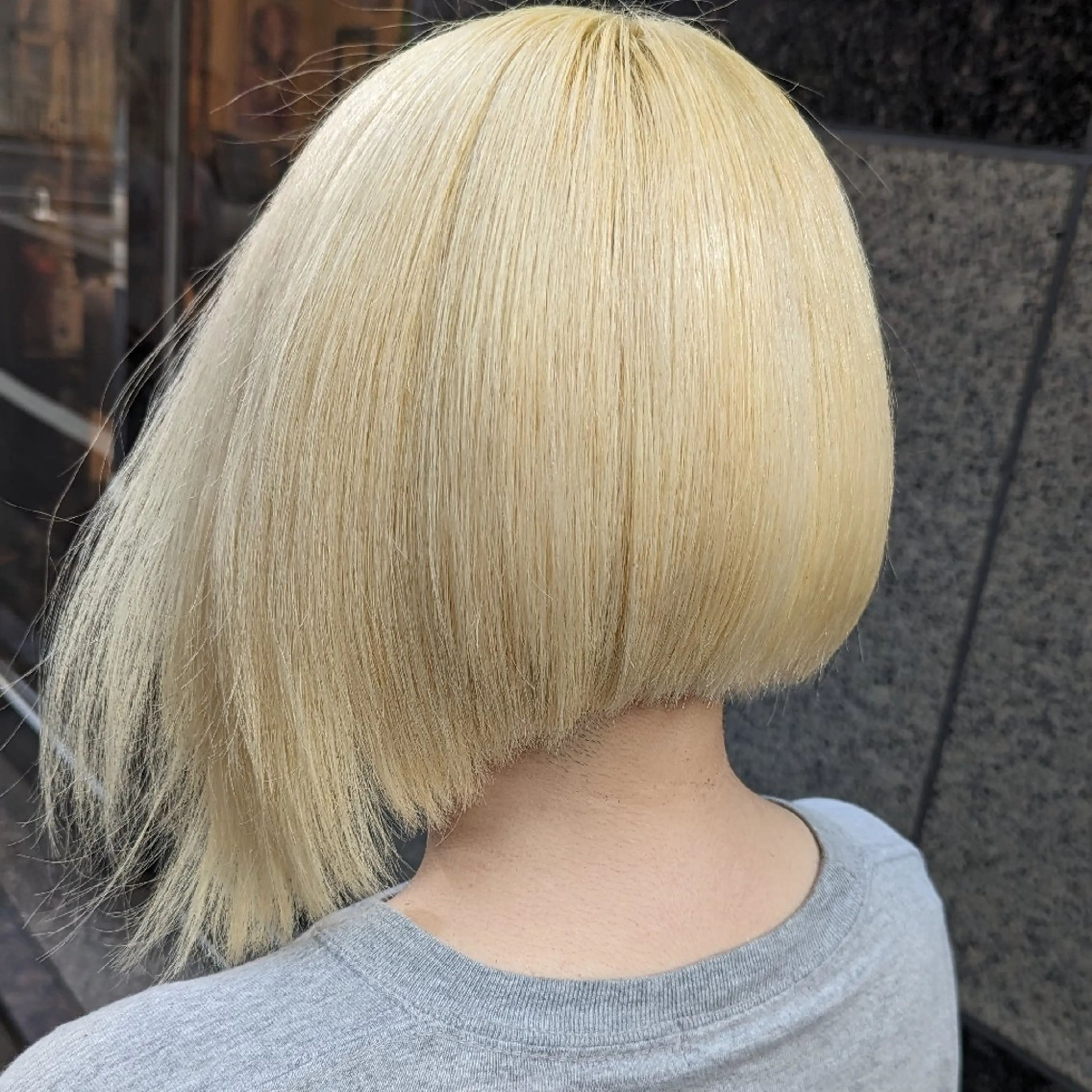 ショート カラー 前下がりボブ 抜きっぱなしブロンド ブロンド ボブ カット ヘアカラー トリートメント fuwat所属・秋葉原でカラーする なら🐉ちぇーたんのヘアスタイル