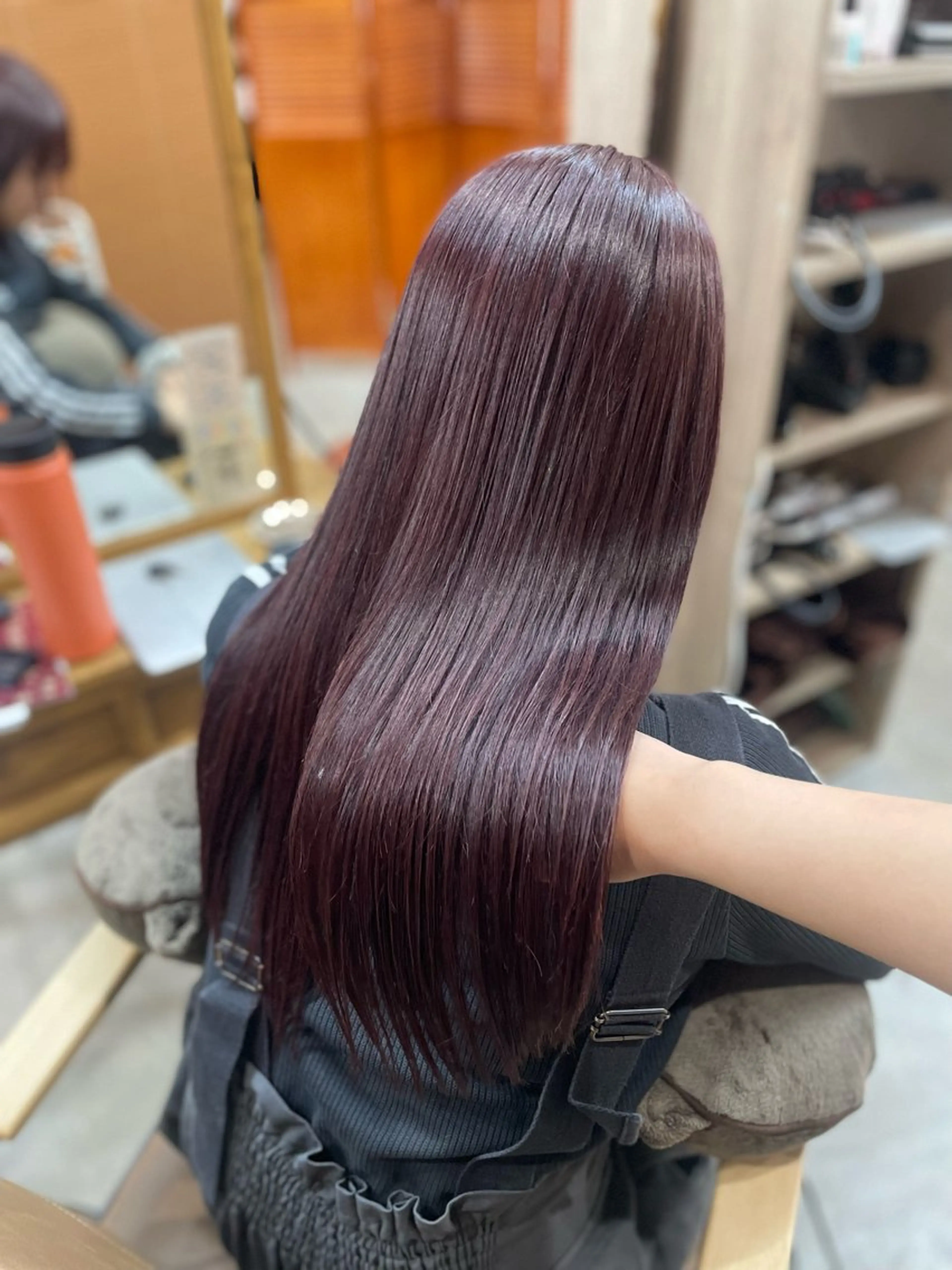 ロング カラー カシス レッドカラー Life is… PLEASURE所属・鈴木 七海のヘアスタイル