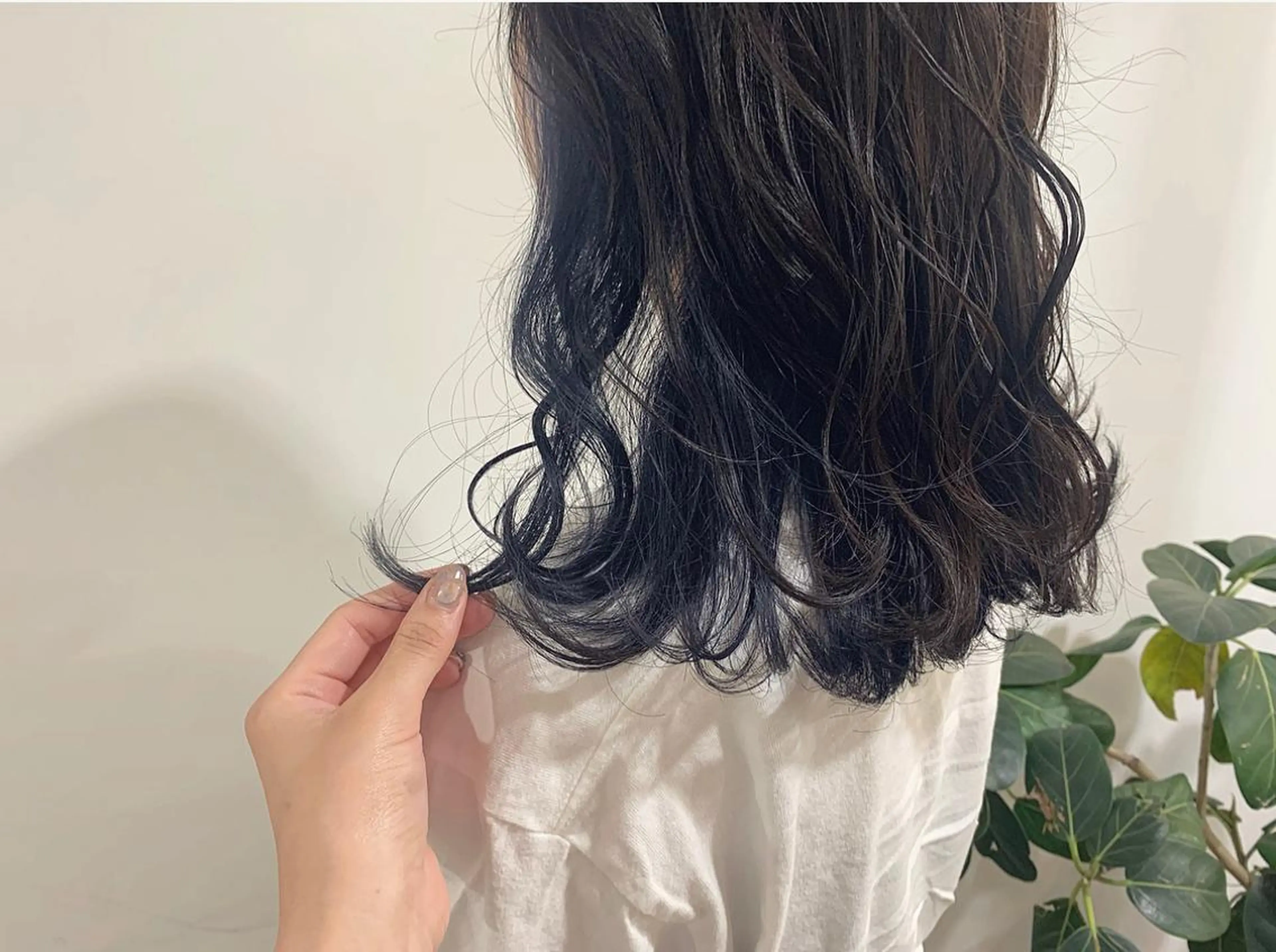 ミディアム カラー ヘアアレンジ グレージュ ネイビーカラー ヘアカラー たかいわ みきのヘアスタイル