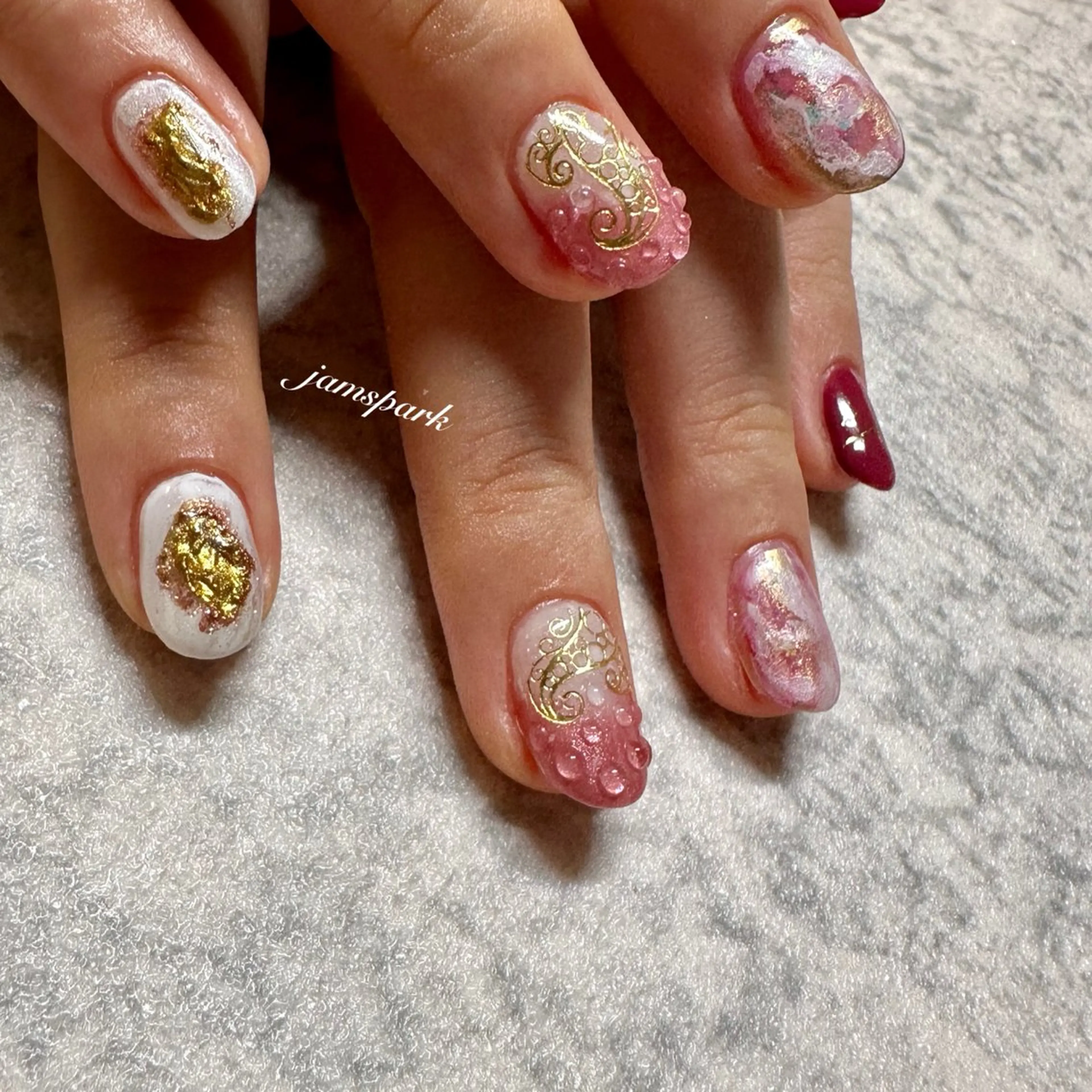 ネイル ボルドー ジェルネイル ニュアンスネイル 赤色 冬ネイル jamspark ✨のネイルデザイン