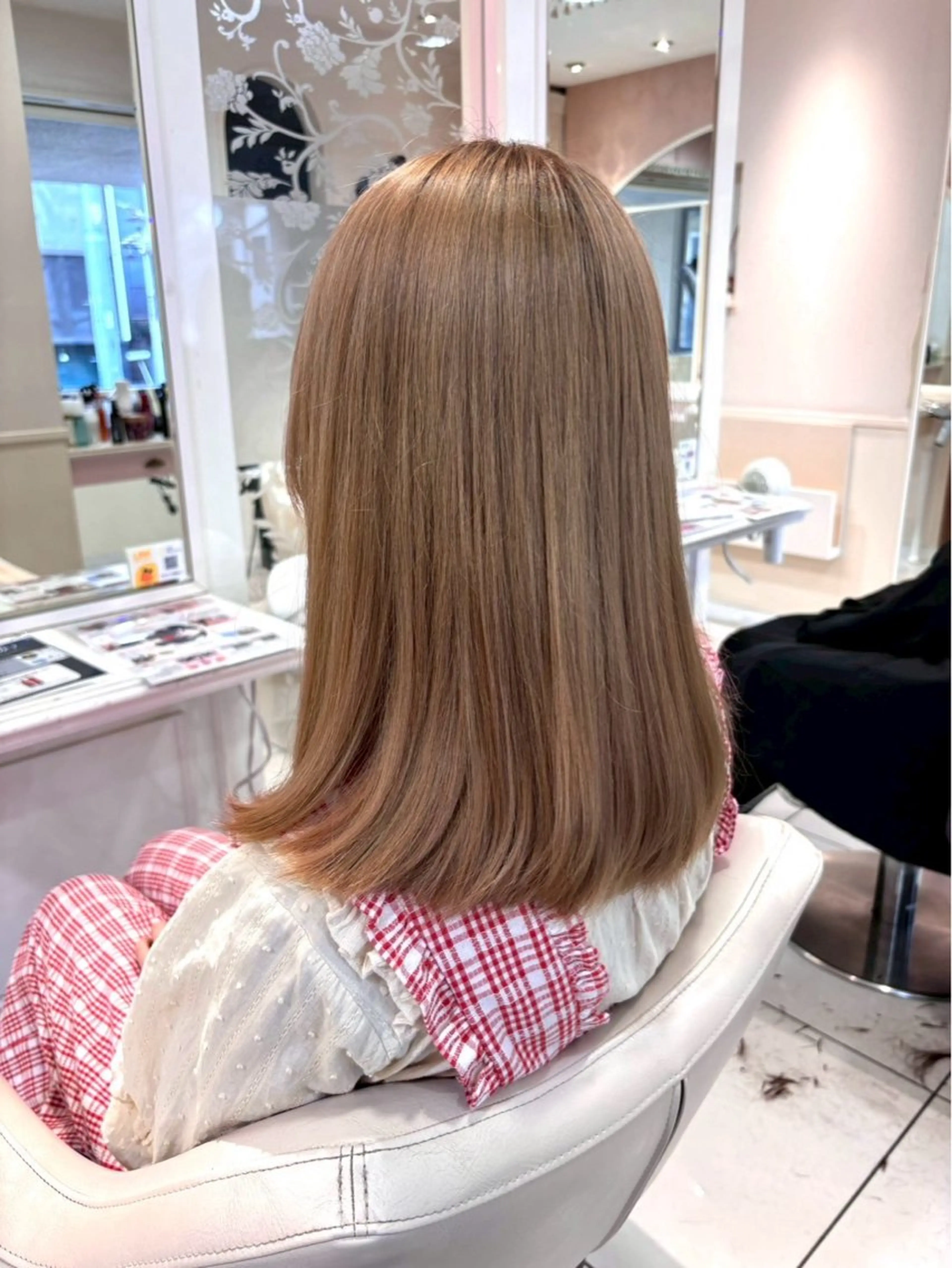 ミディアム 縮毛矯正🌀 SARAのヘアスタイル