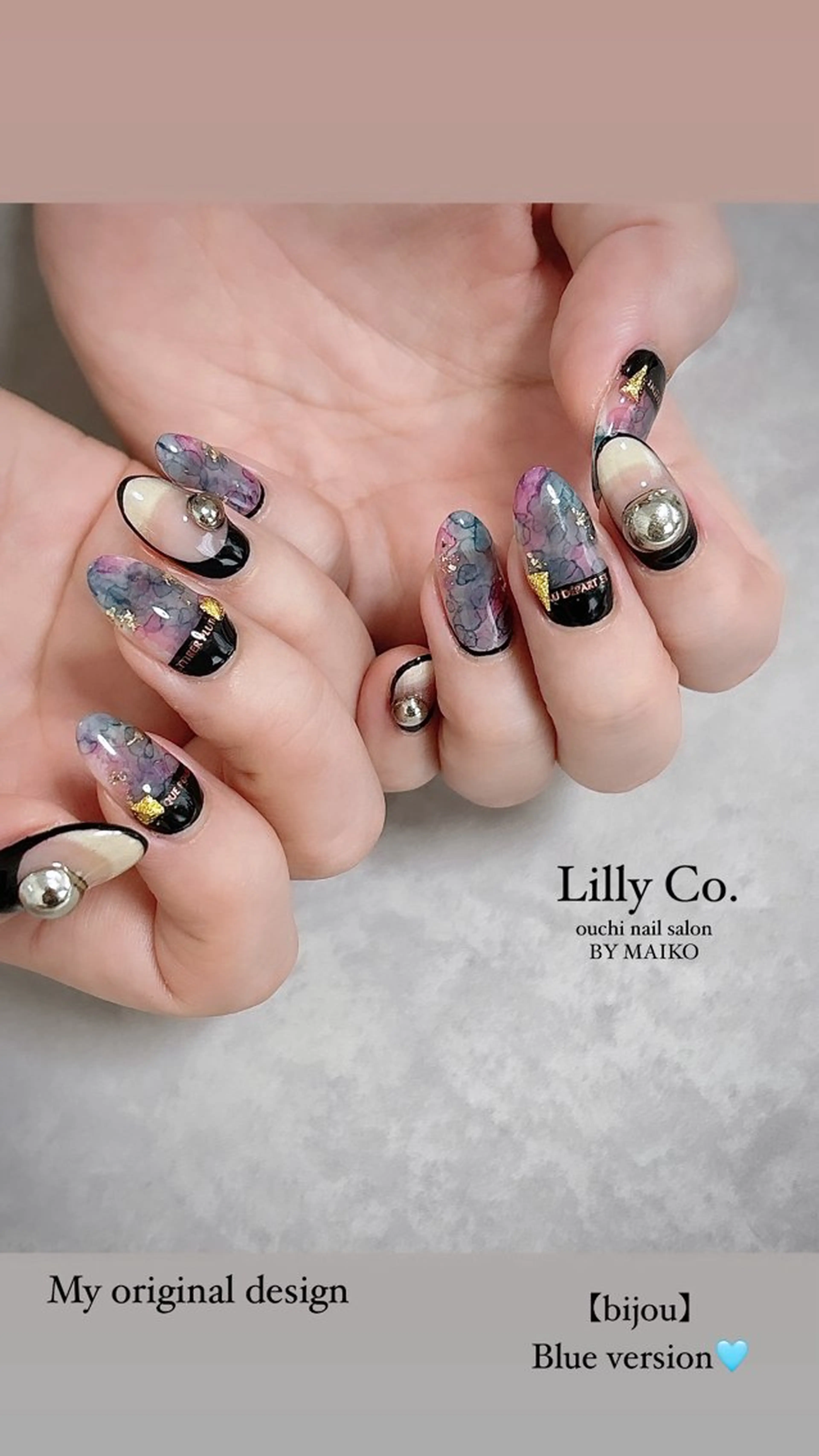 ネイル ブルー ハンドネイル ハンドケア Lilly Co.のネイルデザイン
