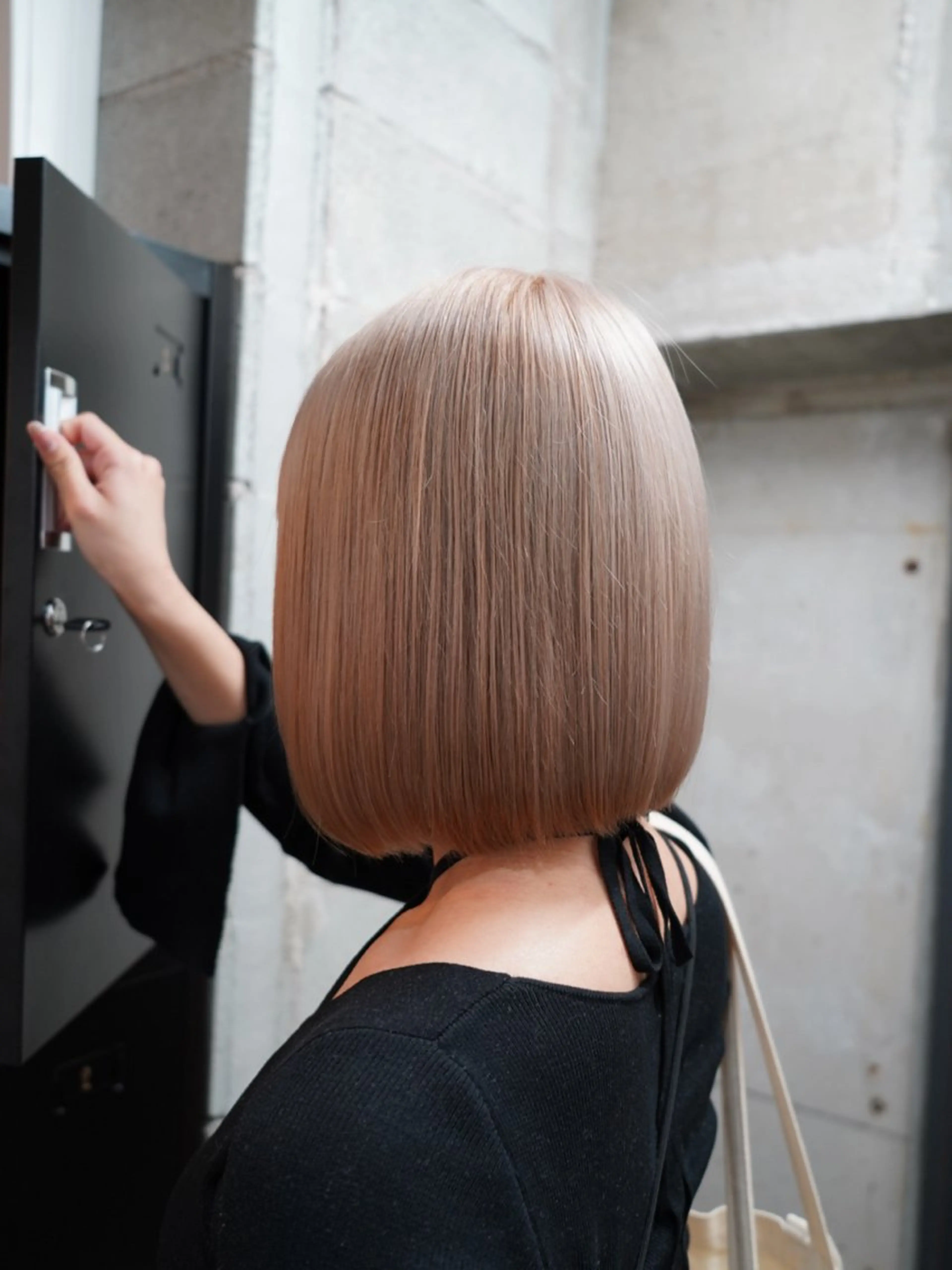 ミディアム カラー ベージュカラー ブリーチ ホワイトベージュ カット ヘアカラー 城　健太郎 💎ハイトーンのヘアスタイル