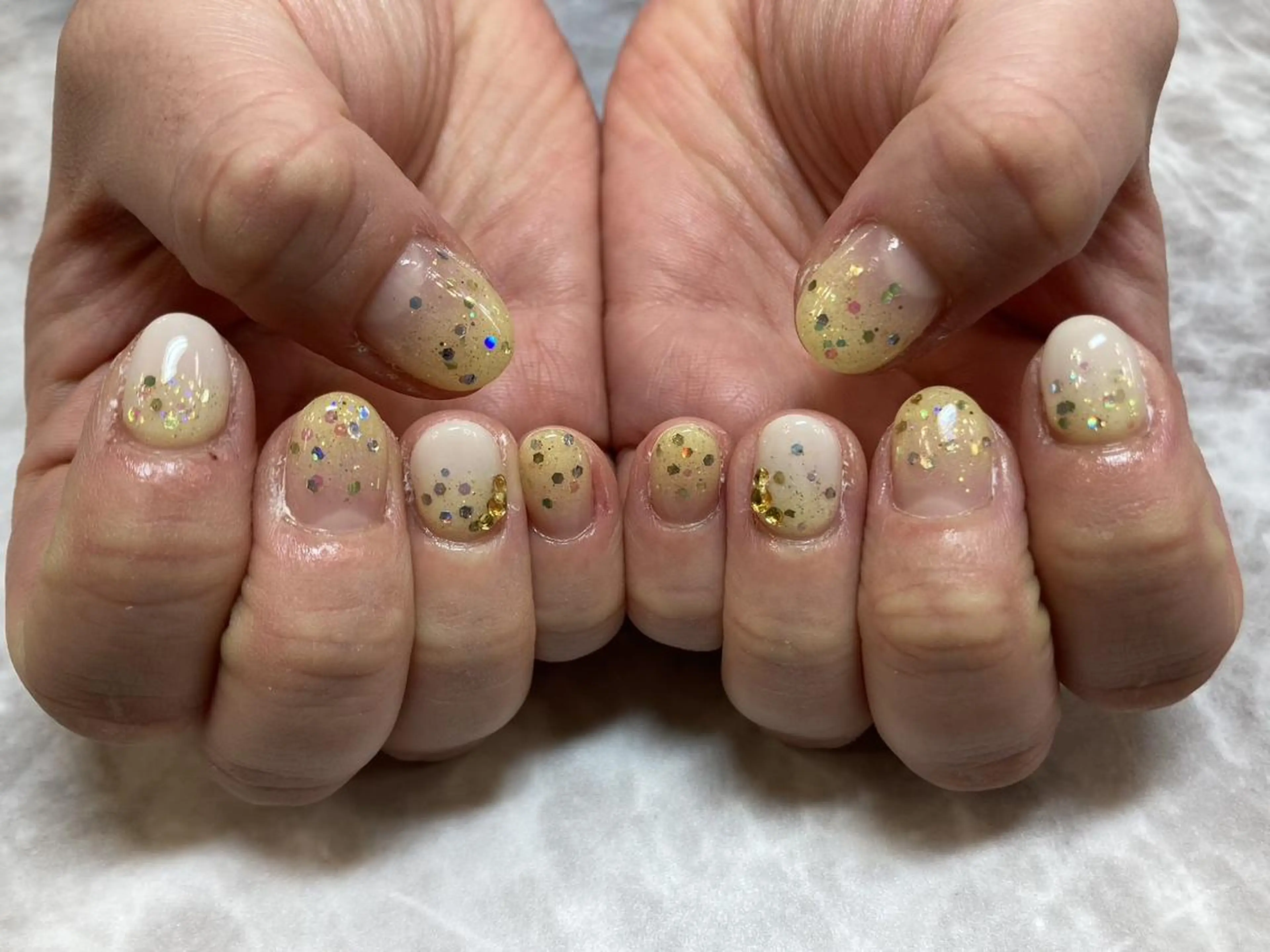 ネイル ネイルリボン 受付スタッフのネイルデザイン