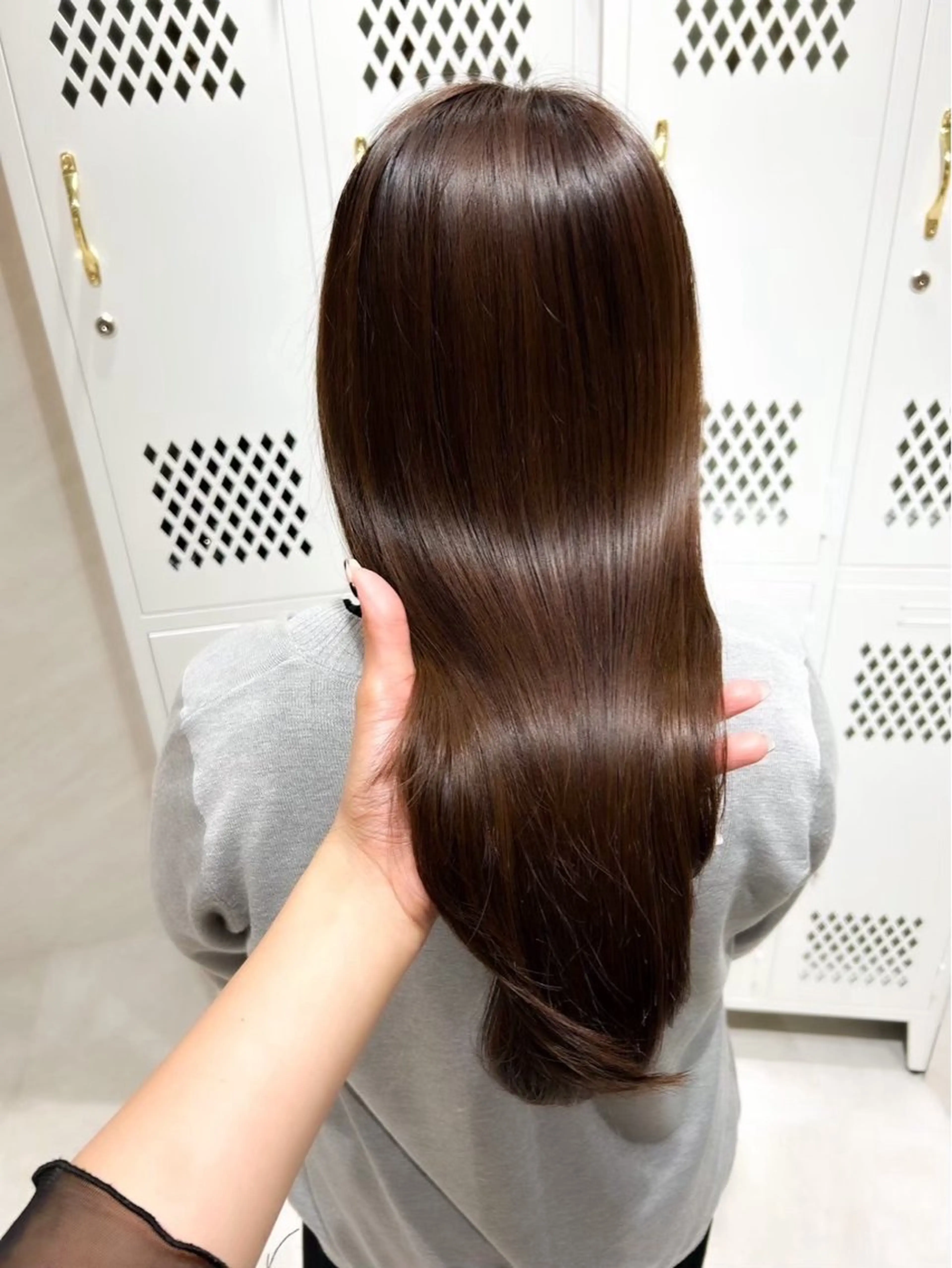 ロング カラー 赤みゼロ 🤎柔ベージュのヘアスタイル