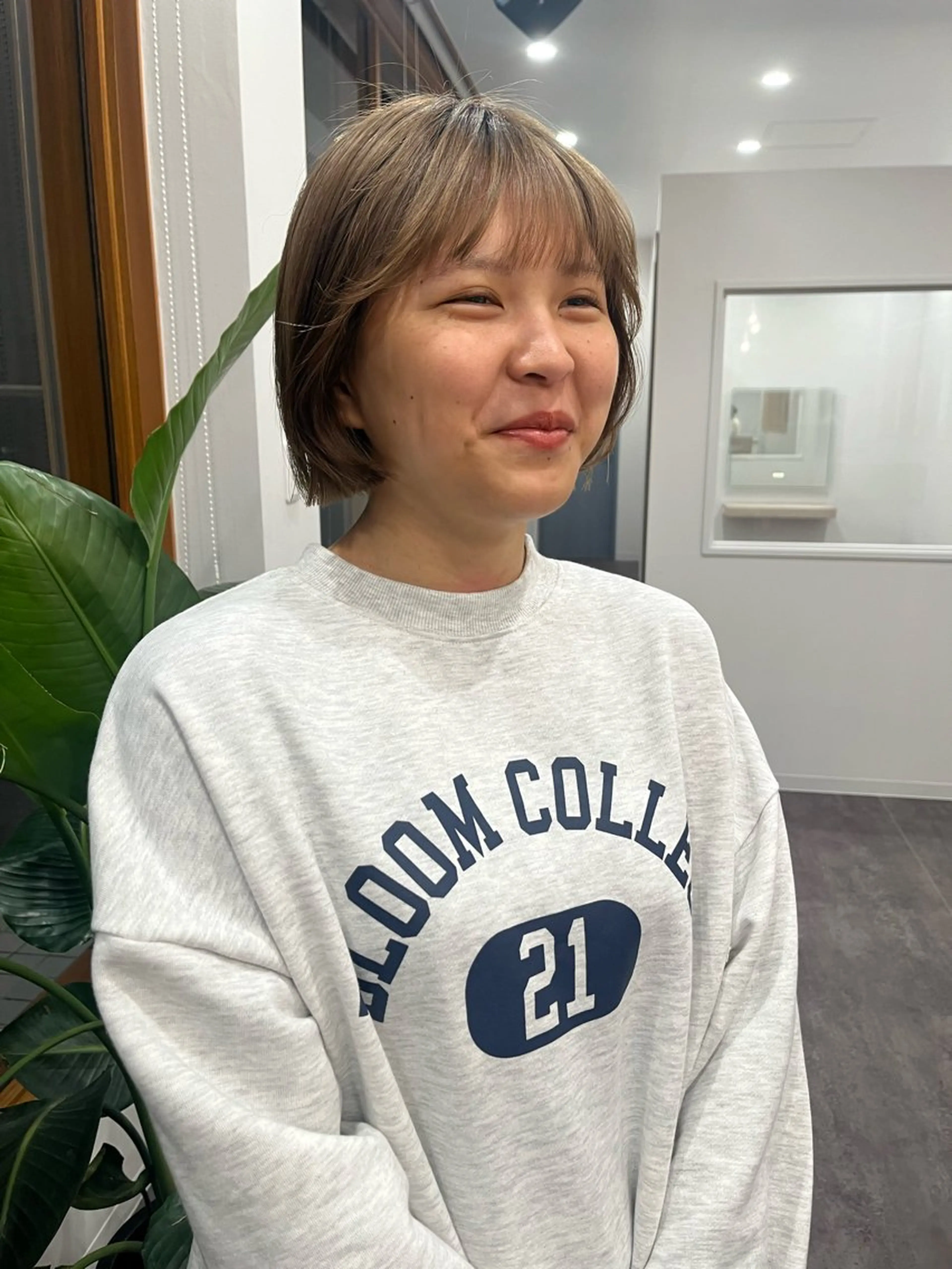 ミディアム ボブ カット 金井 美悠のヘアスタイル