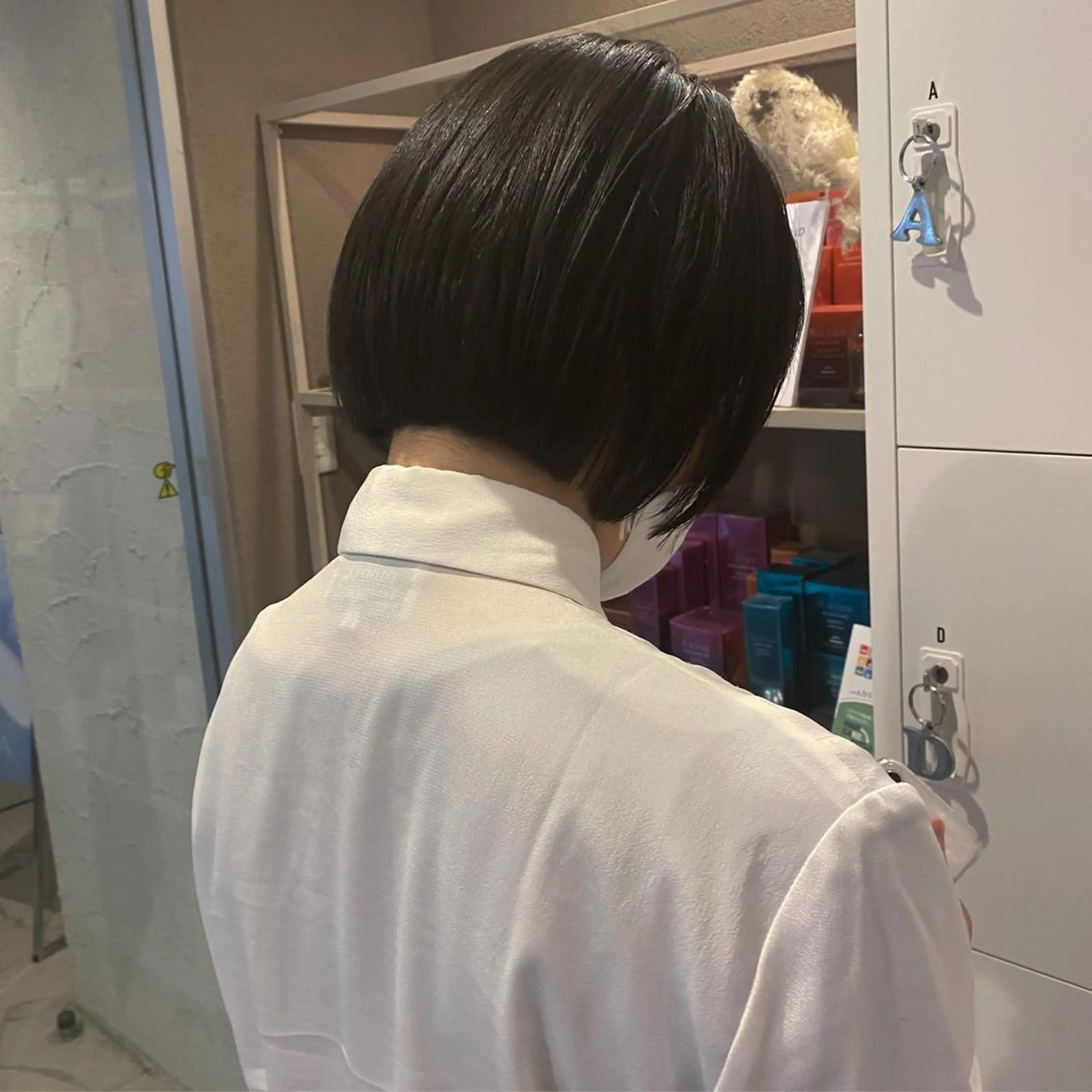 ショート カラー ウルフカット 811 大阪梅田 ウルフのヘアスタイル