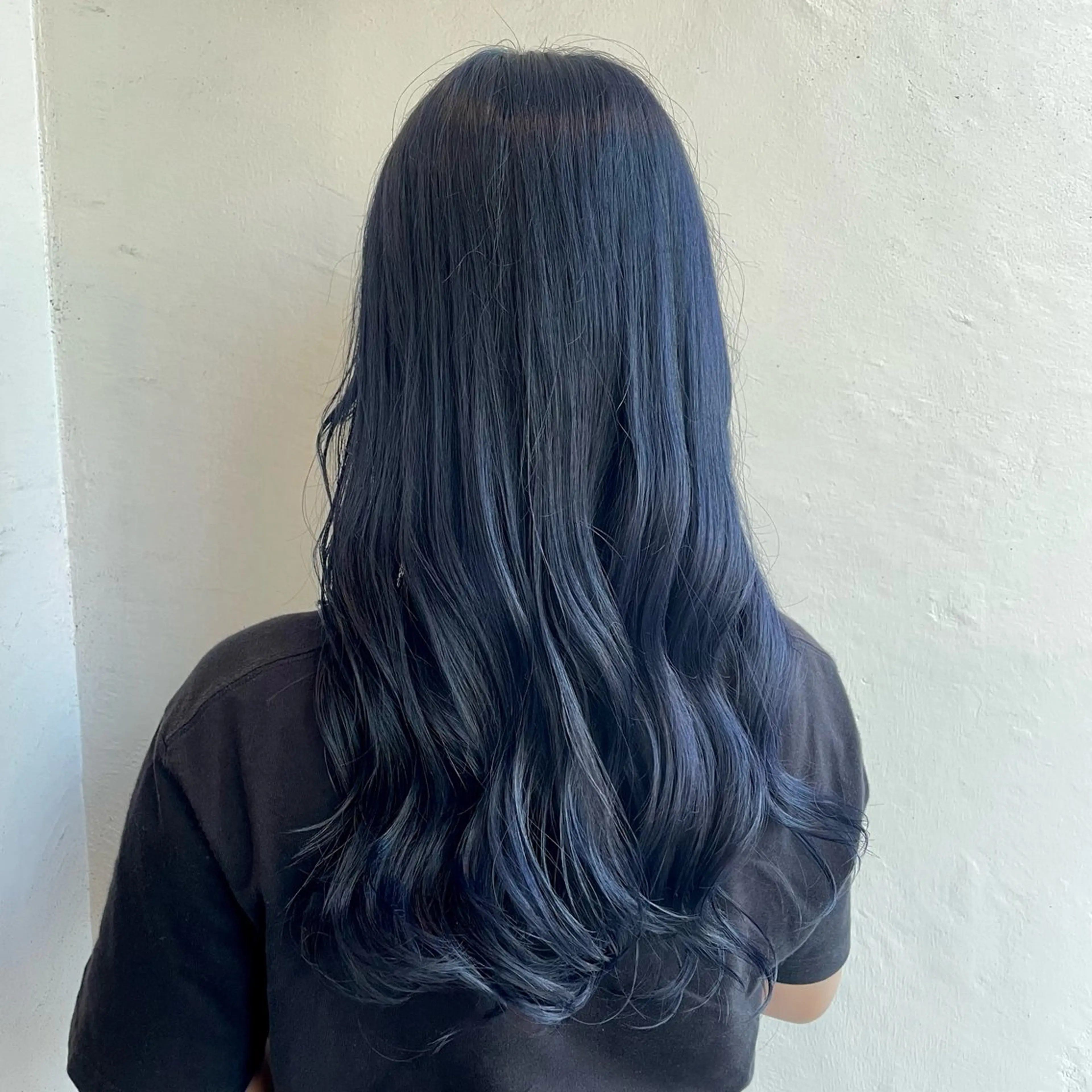 ロング ヘアカラー 岡本 彩香のヘアスタイル