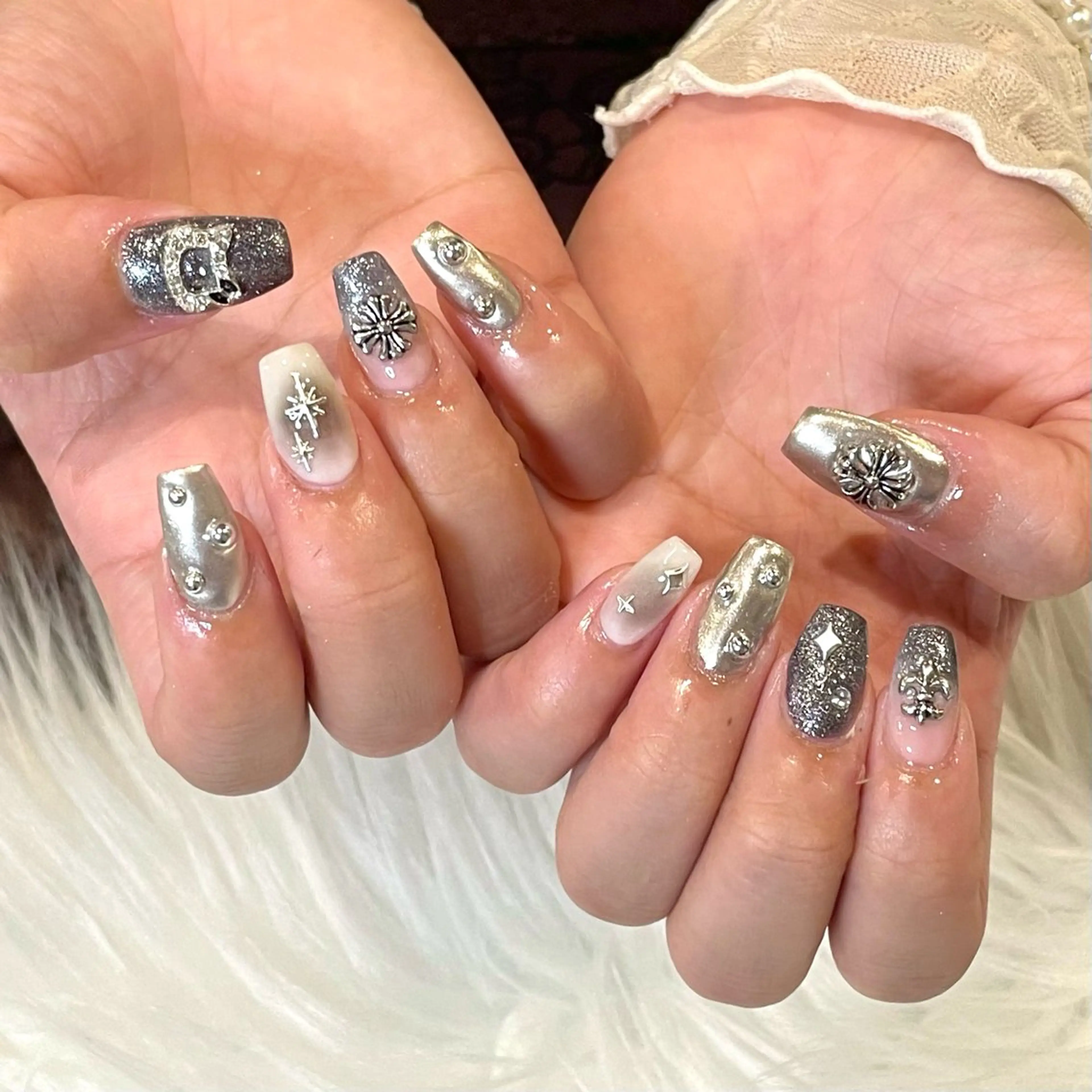 ネイル ミラーネイル nailsalon Moa【モア】所属・yurika 🌷.*･ﾟのネイルデザイン