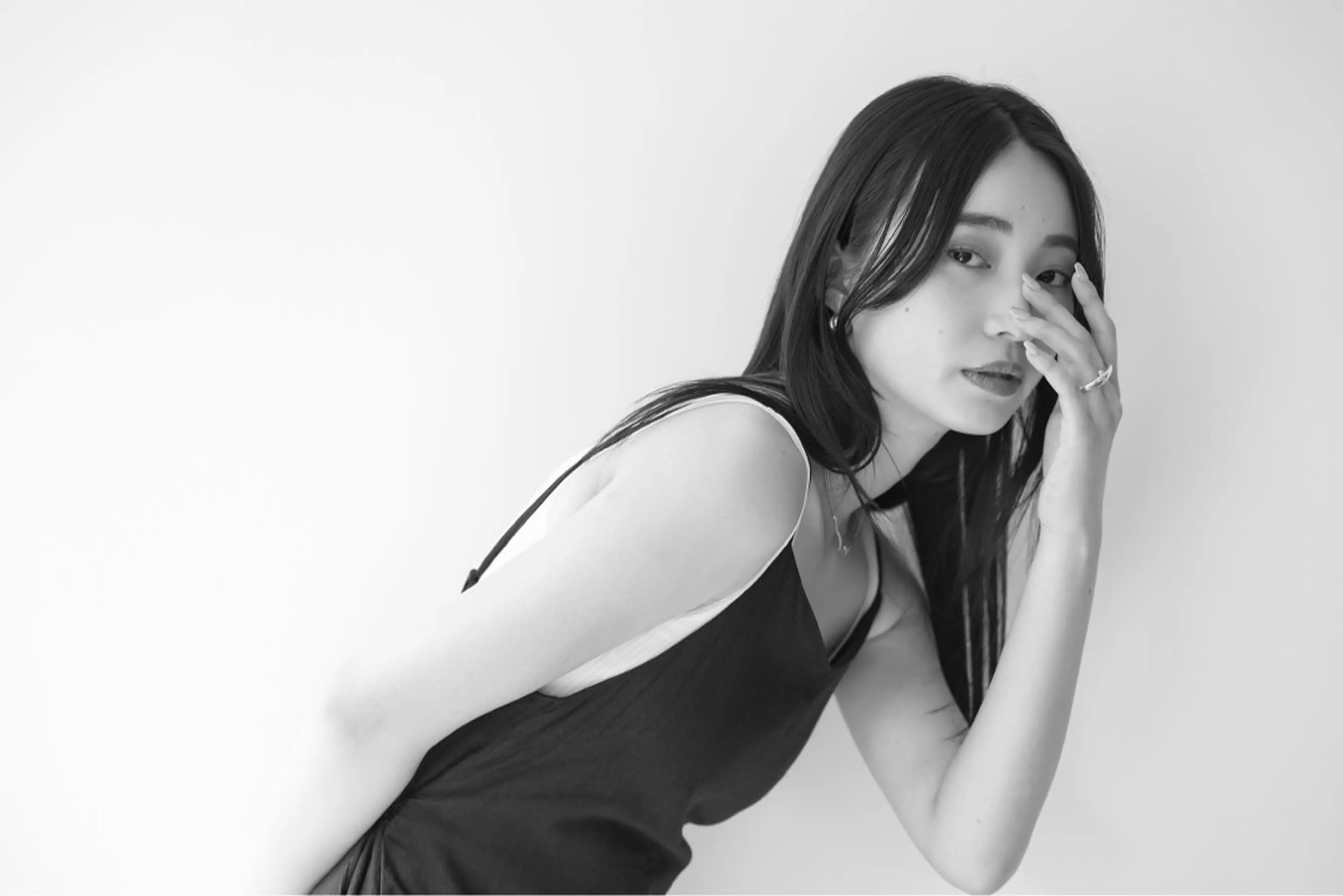 セミロング THE DAY所属・AKI HASHIMOTOのヘアスタイル