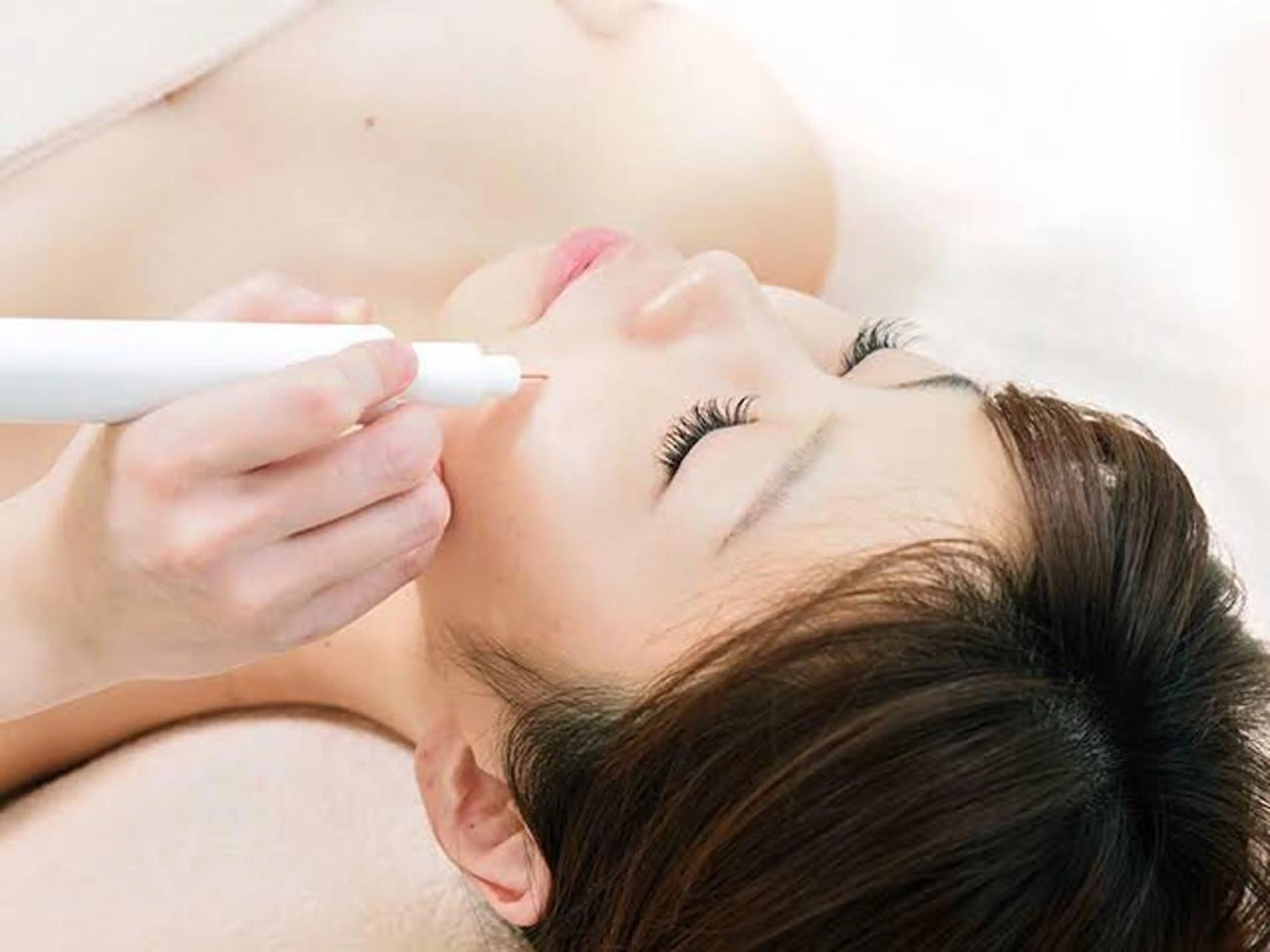 【シミ・シワ・毛穴全部改善！】シミケア20ショット極上コースの写真