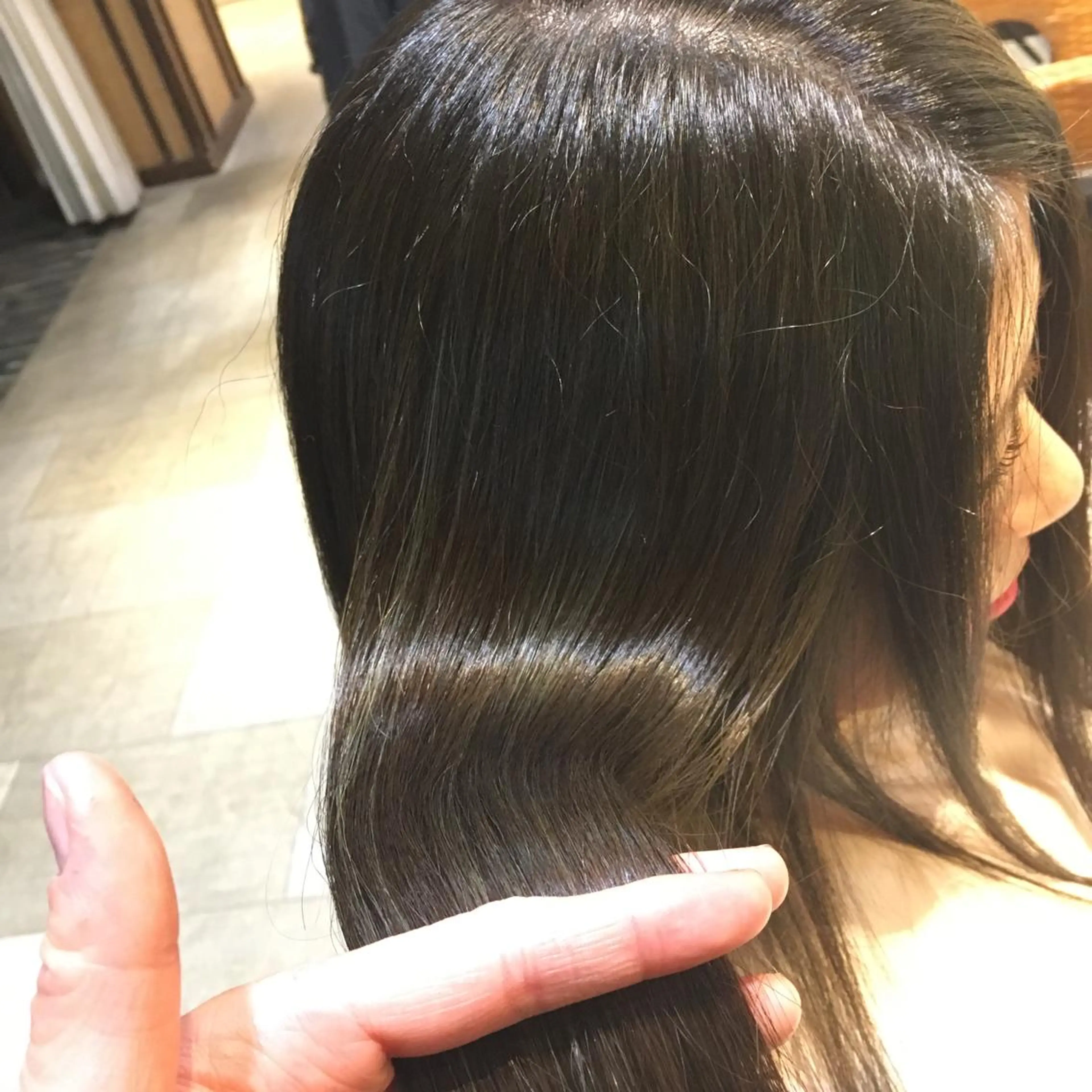 ミディアム カラー ウルフカット／吉村 桃子のヘアスタイル