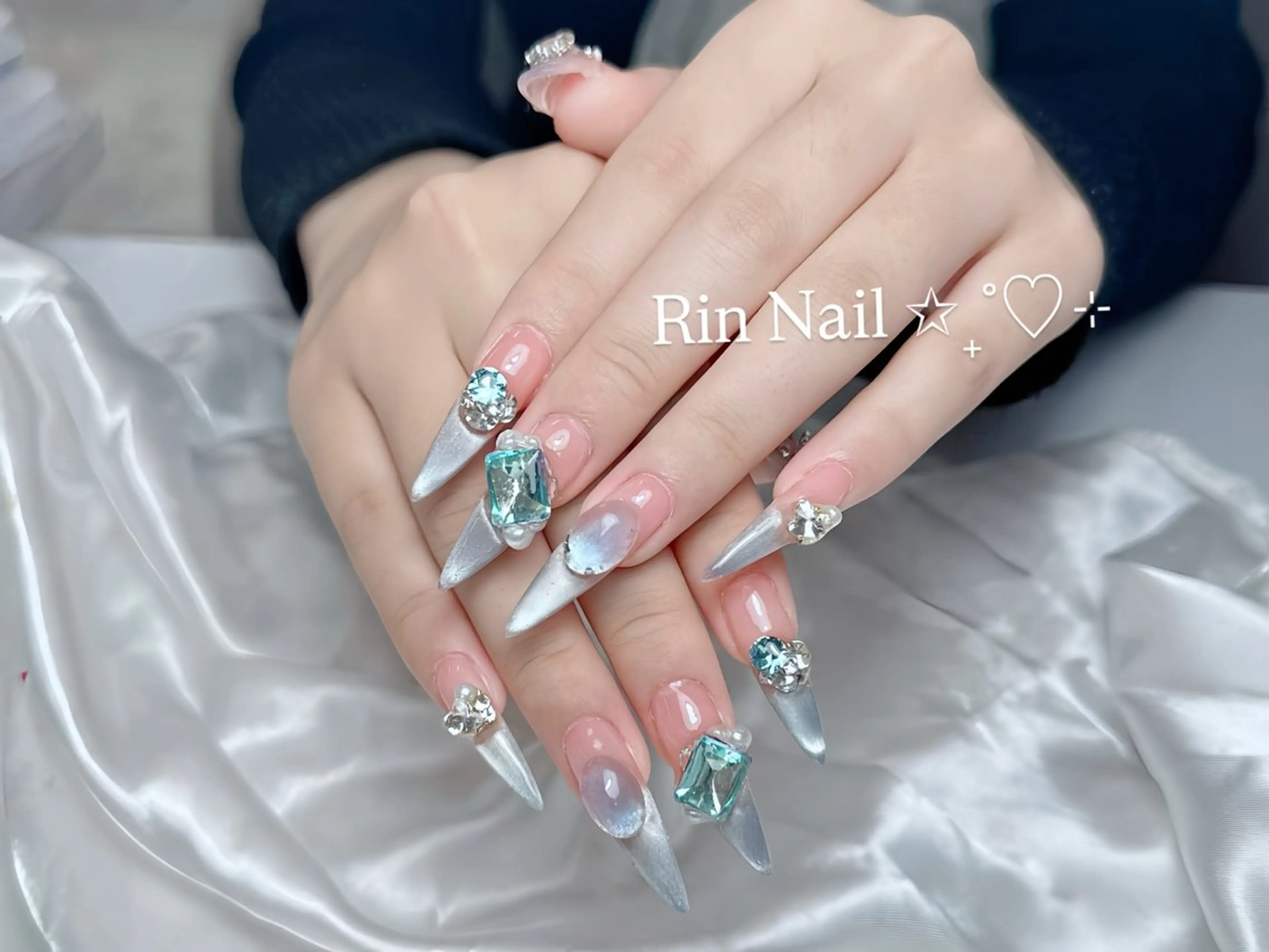 ネイル 成人式 ロングネイル ネイルチップ ハンドネイル Rin Nail 新大久保店のネイルデザイン