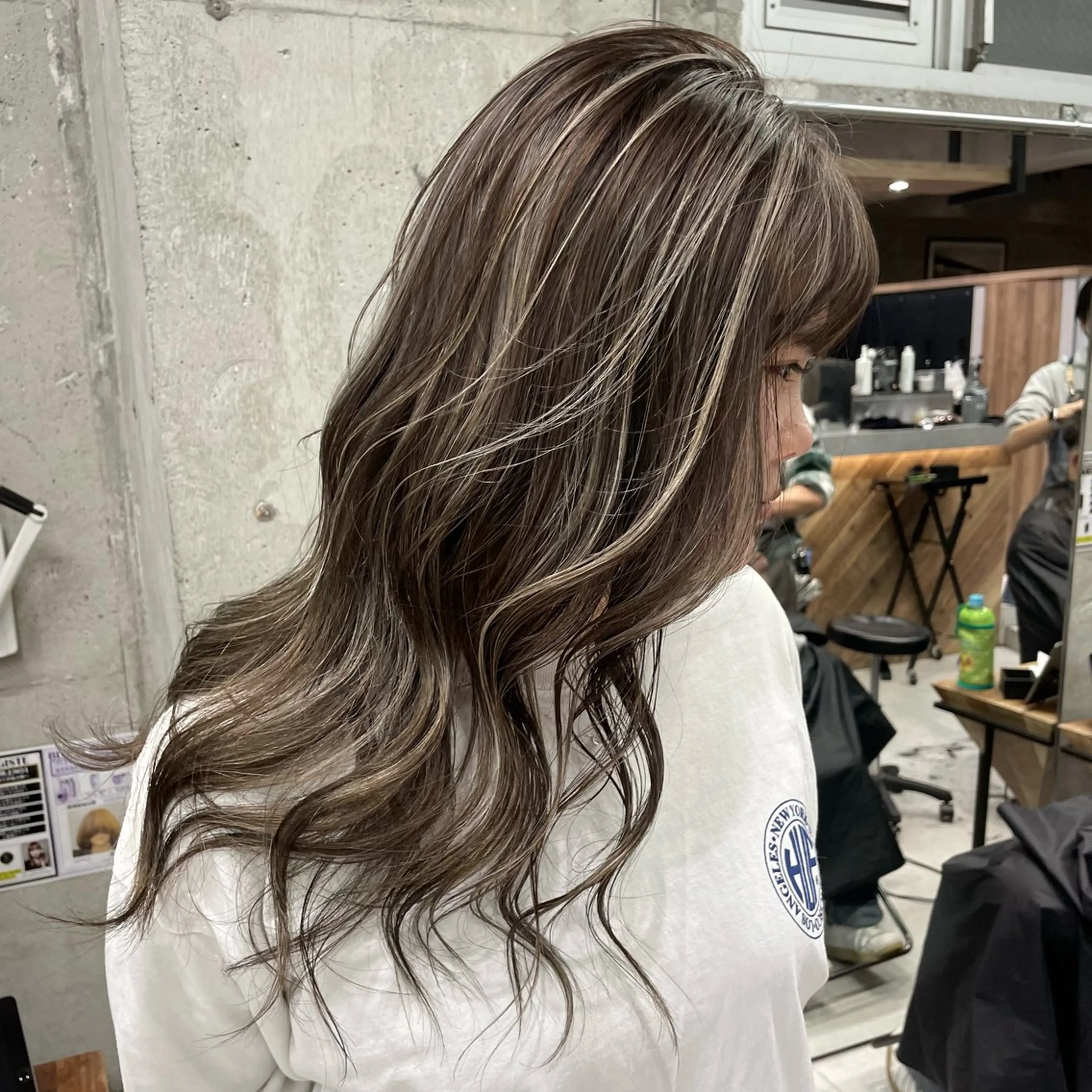 セミロング ハイライト 🫧ハイライトカラー 🫧 𝓜𝓘𝓤のヘアスタイル
