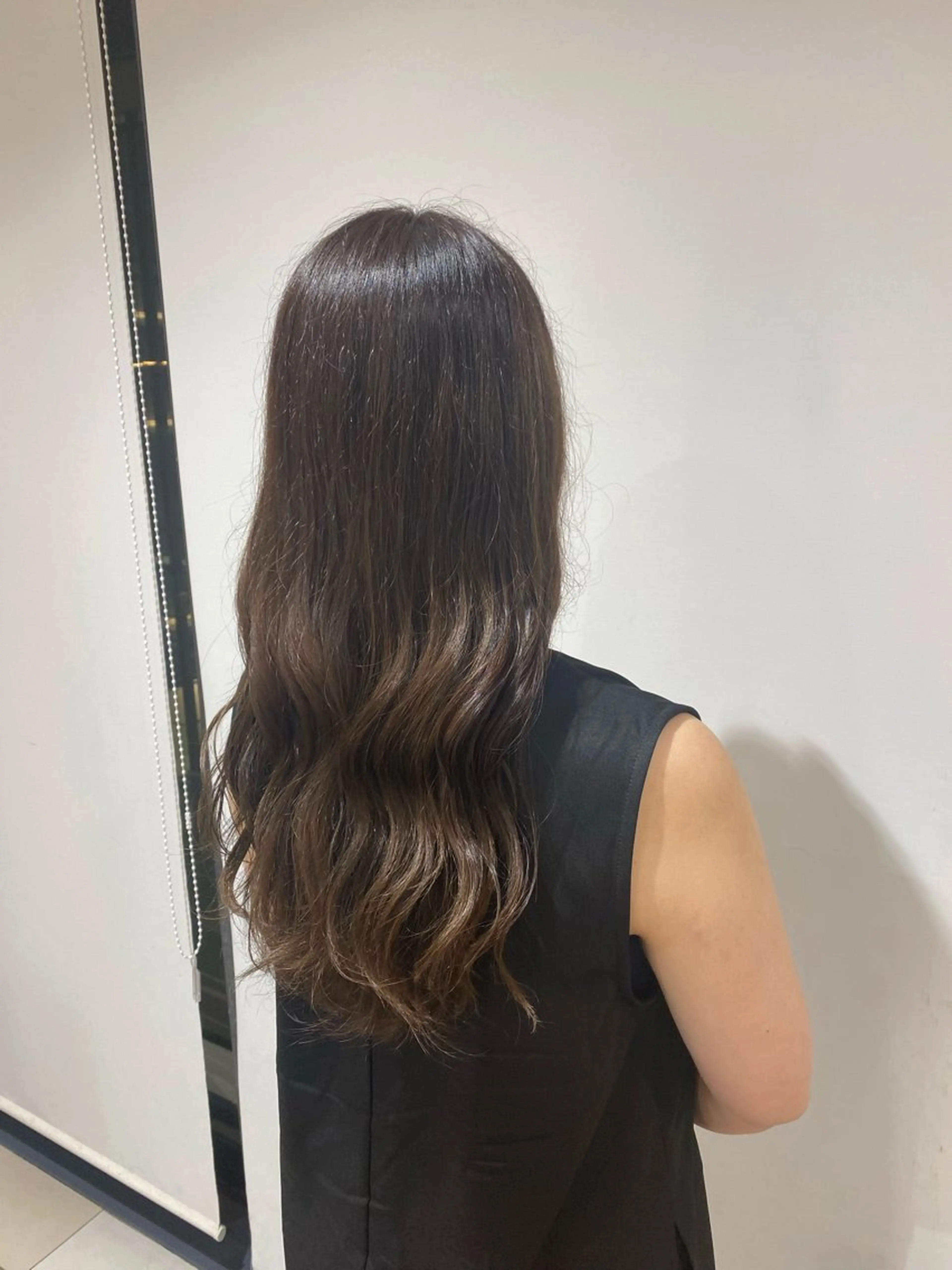 ロング mei / 艶カラー ミディアム レイヤーのヘアスタイル