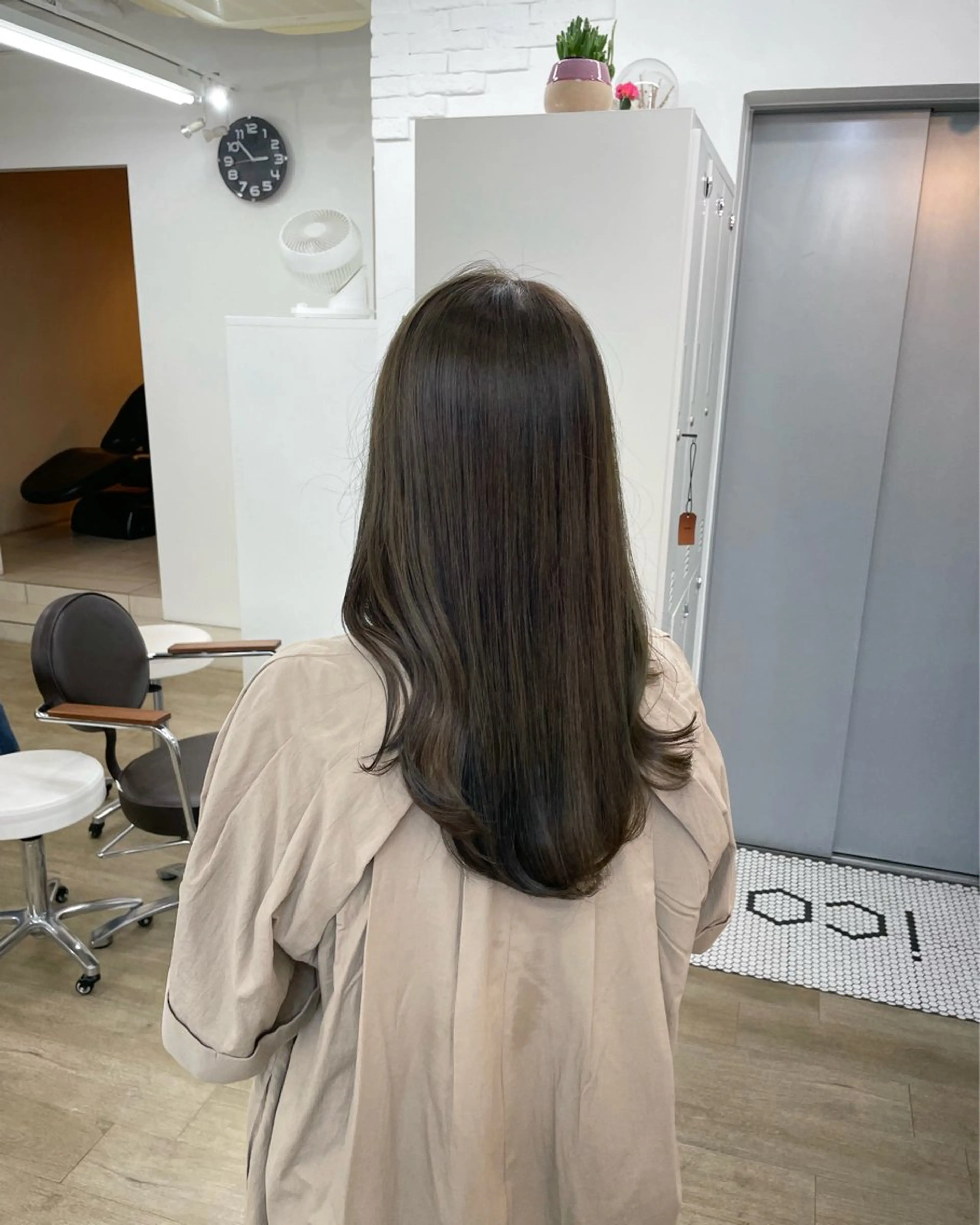 ロング カラー ベージュカラー 透明感カラー オリーブベージュ ヘアカラー トリートメント ✨髪質改善✨原宿 えのもと　はなのヘアスタイル