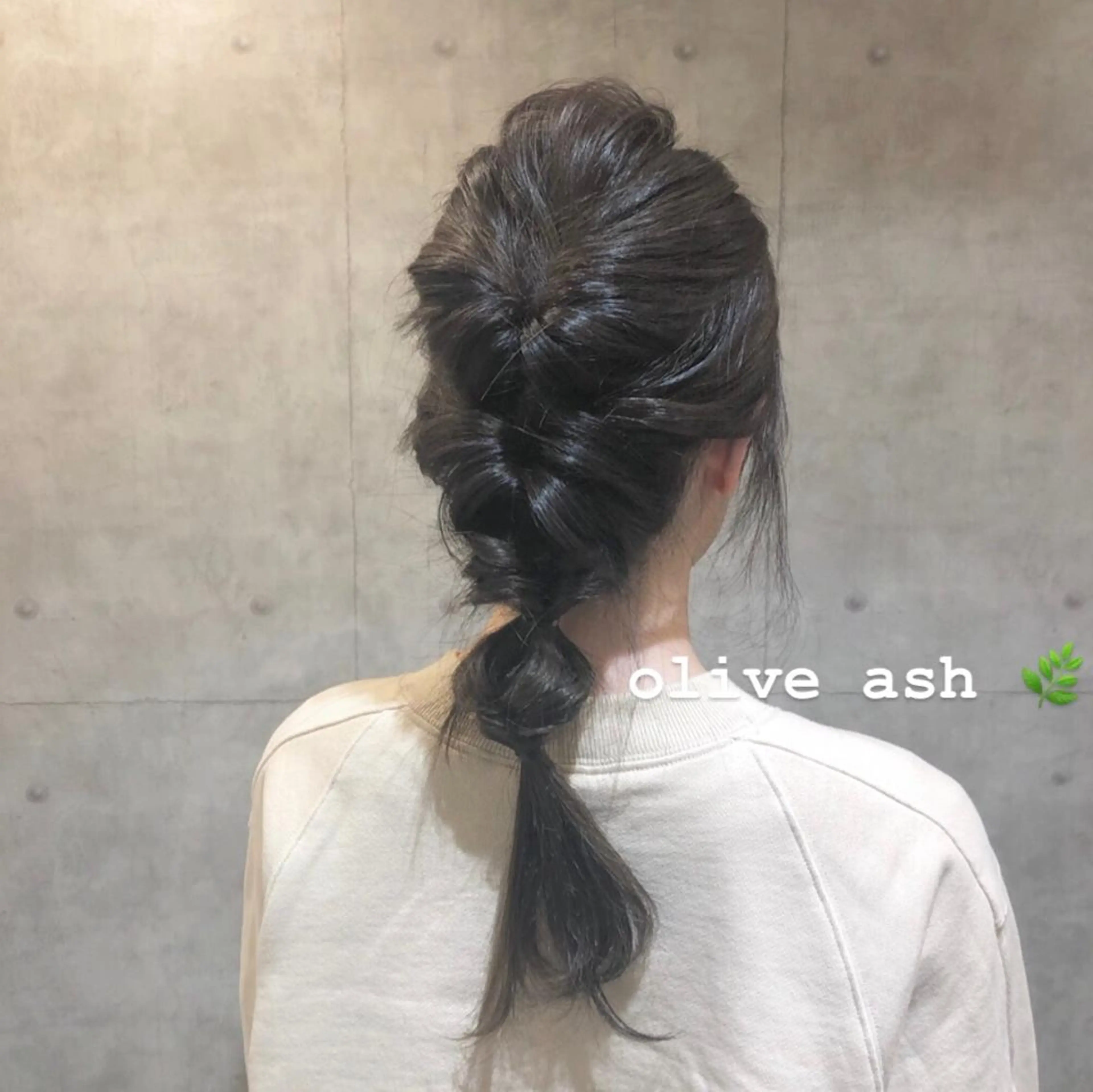 ロング カラー ヘアアレンジ アッシュ オリーブアッシュ 🪞顔周りカット🪞 北里朋子のヘアスタイル