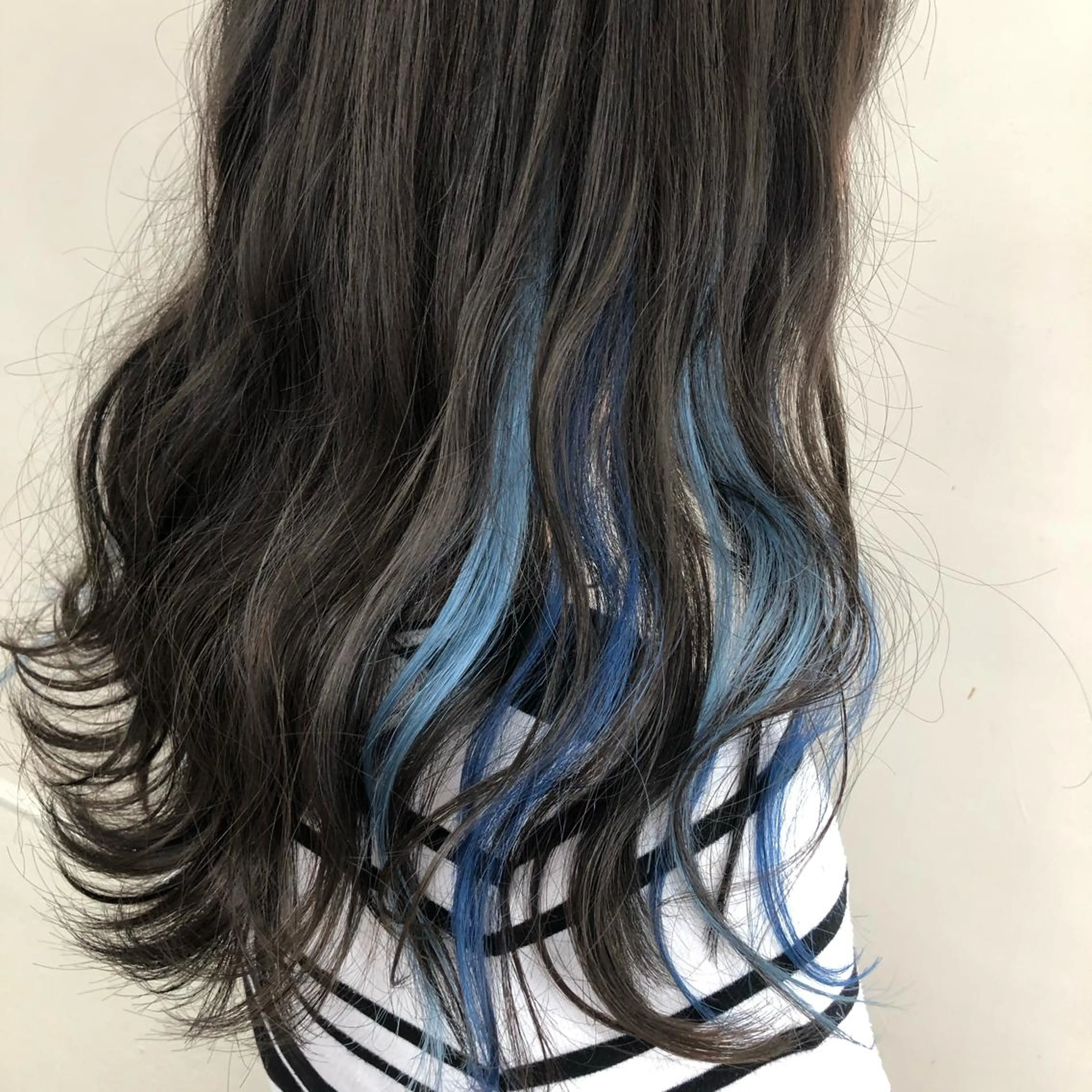 セミロング ヘアカラー エクステ エクステ ハイトーン 💭黒崎ハルカのヘアスタイル