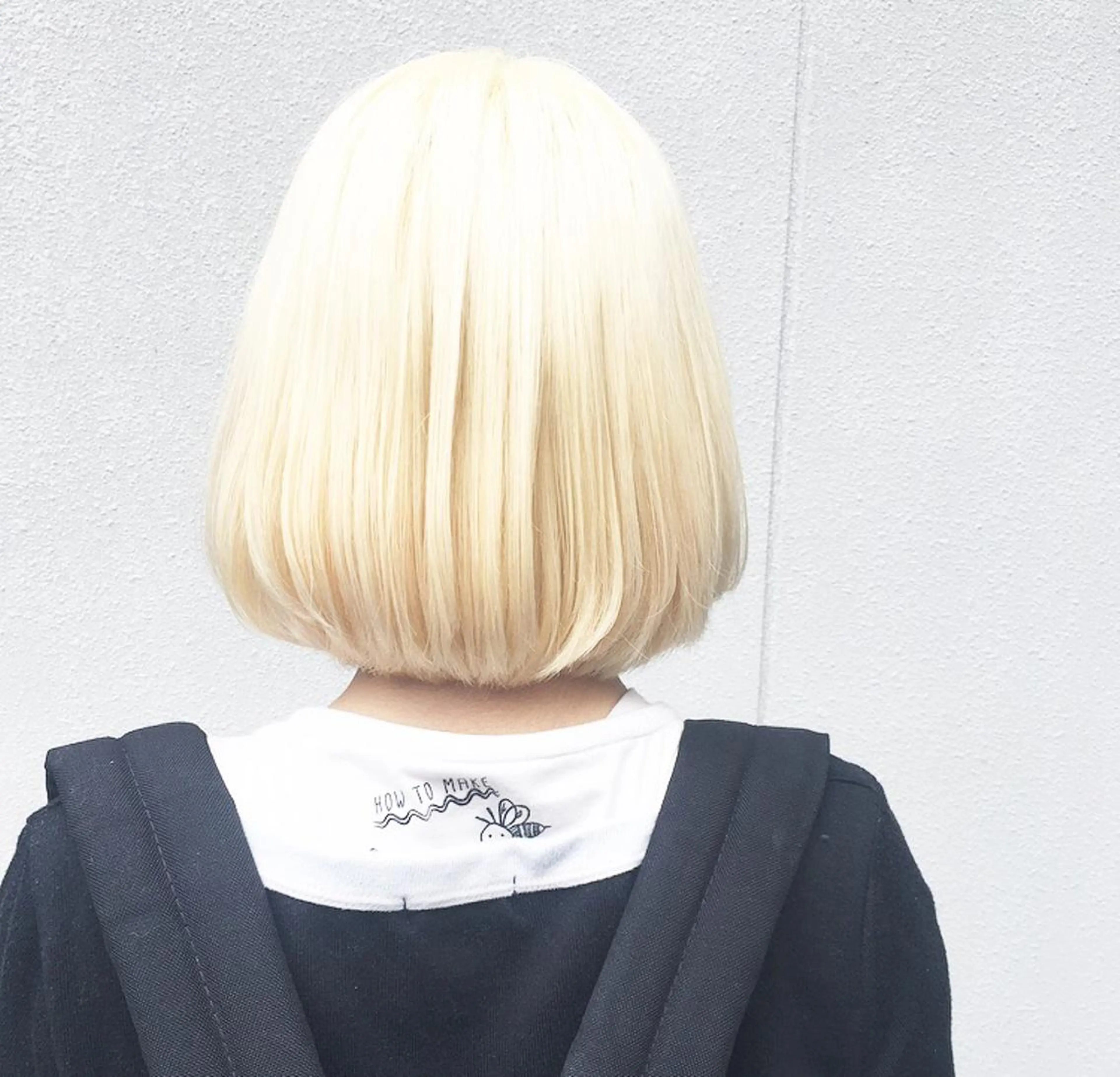 ショート カラー ブリーチ、パーマ 西部笑のヘアスタイル