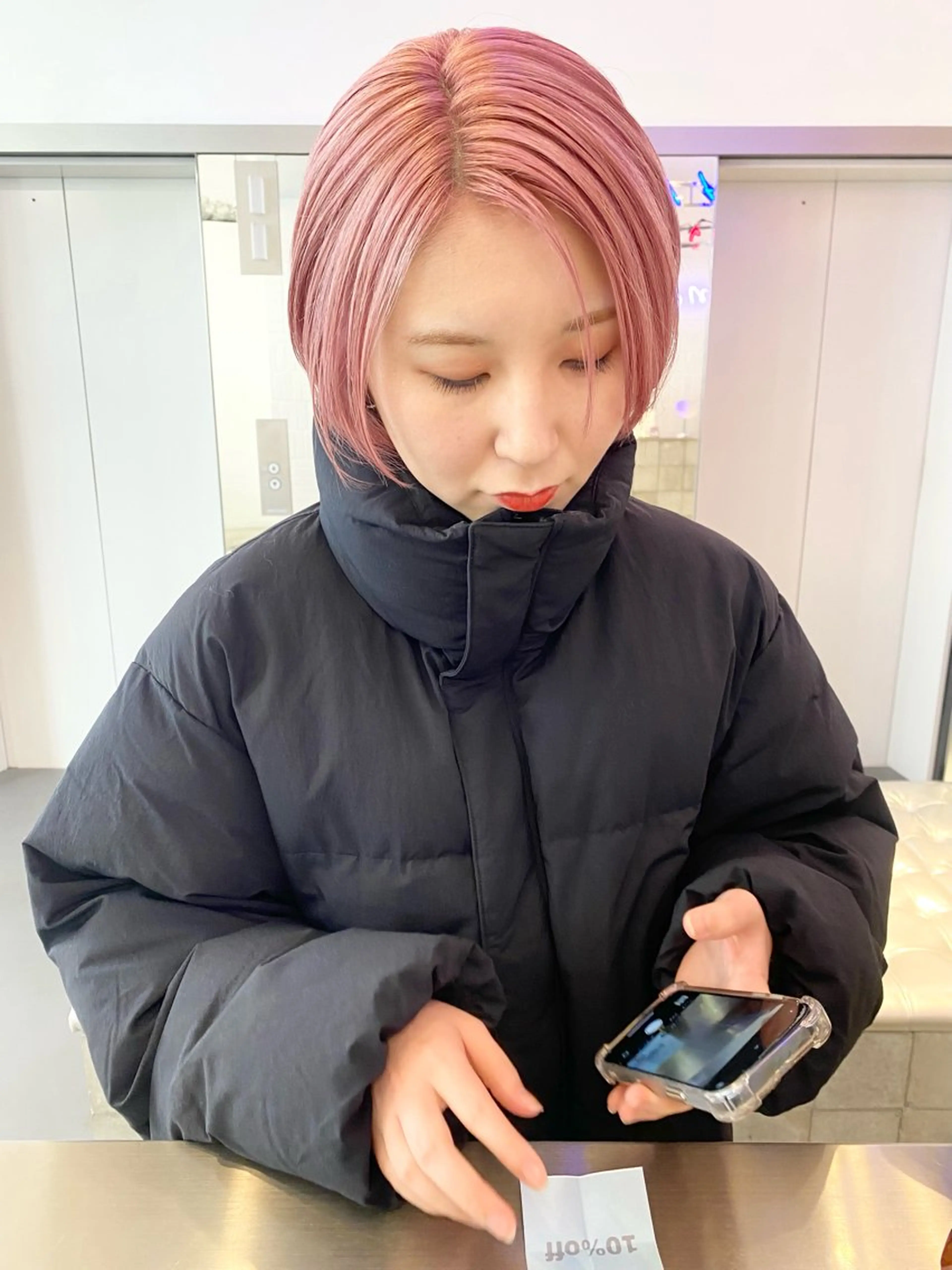 ショート カラー ヘアアレンジ ピンクカラー ホワイトピンク カット ヘアカラー トリートメント 🎨ハイトーン/ 切りっぱなし みつきのヘアスタイル