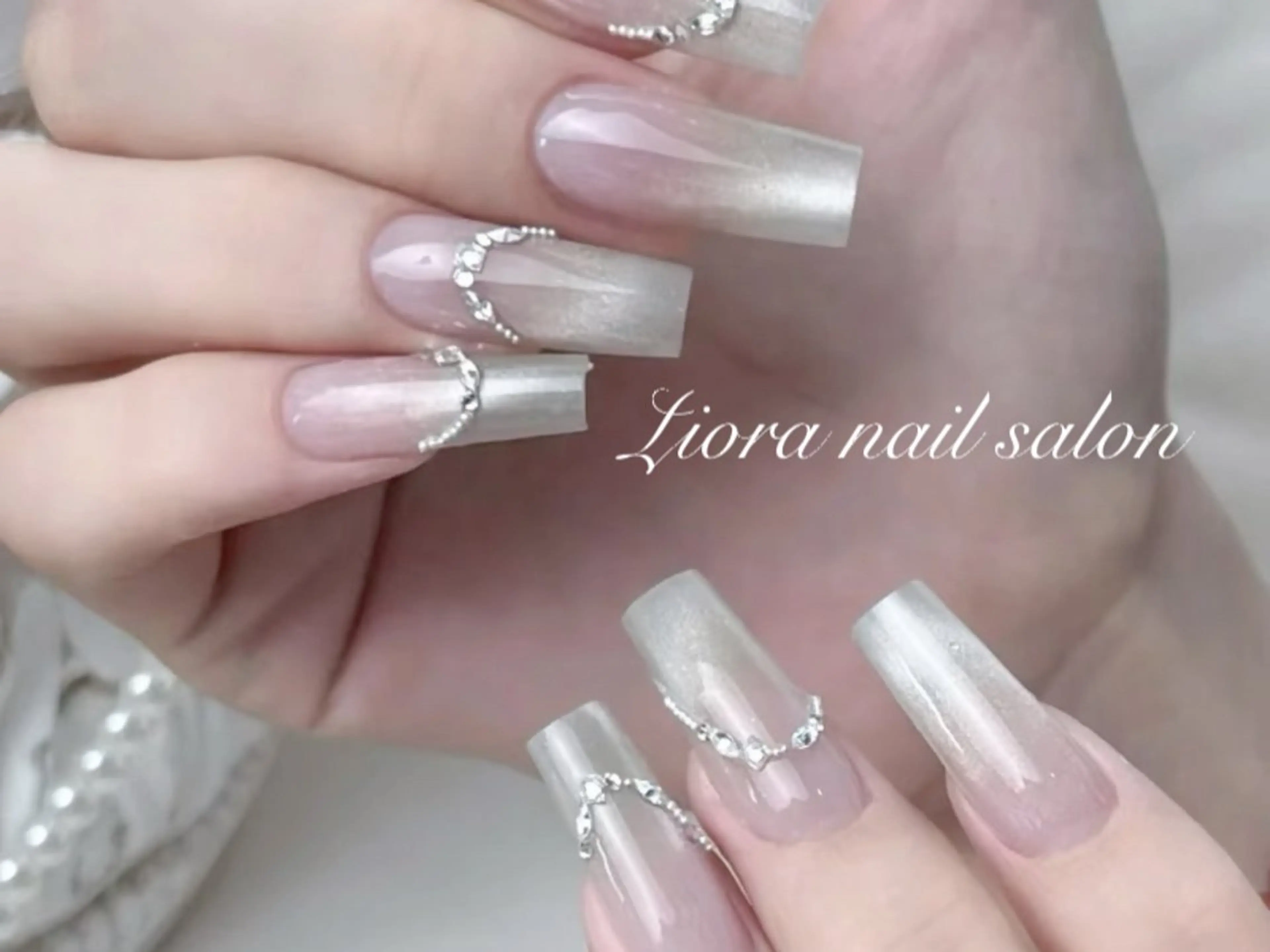 ネイル フレンチネイル ジェルネイル ガーリー グラデーション キラキラネイル ハンドネイル Liora nail 1のネイルデザイン