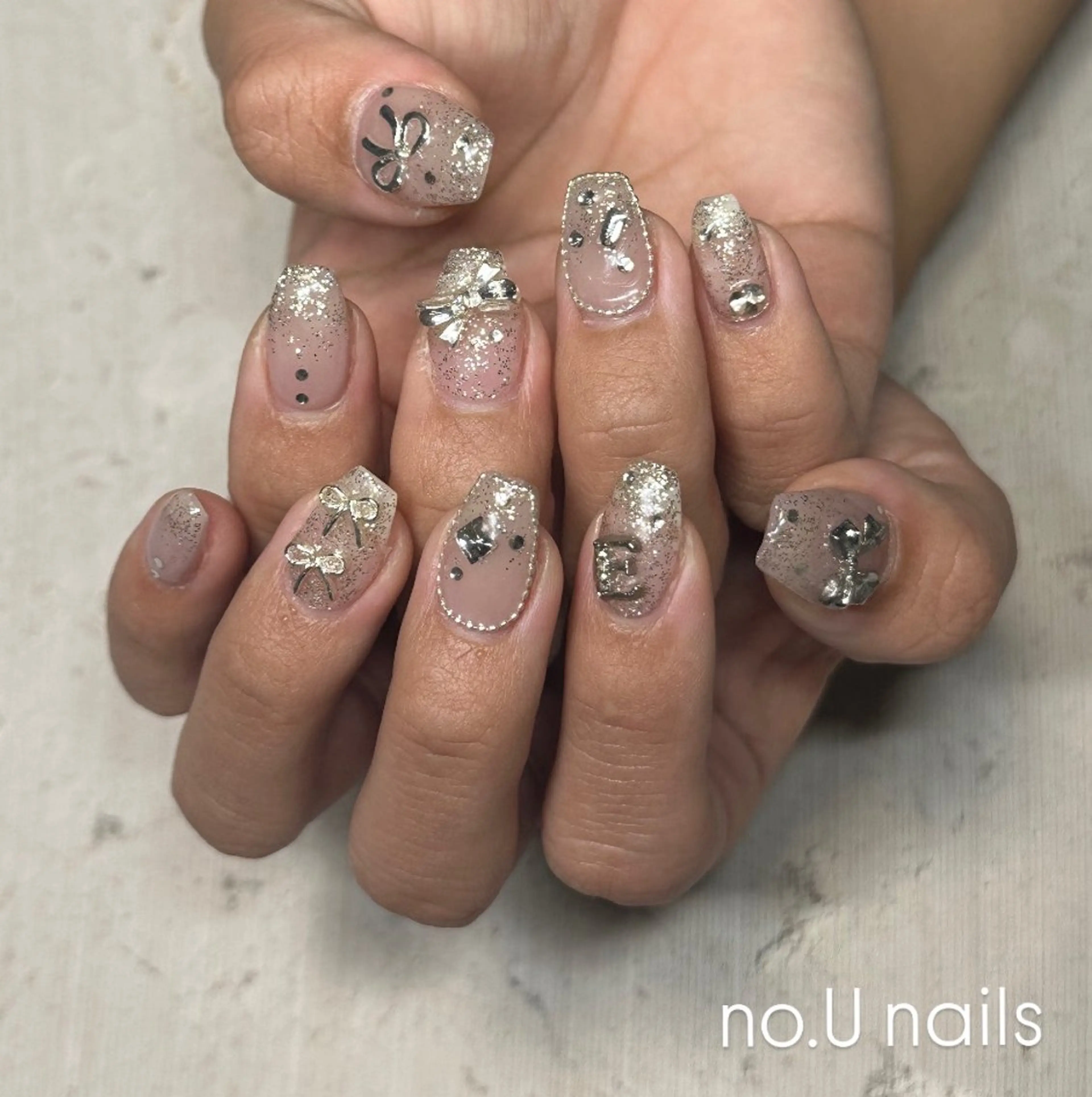 ネイル リボン シルバー ハンドネイル no.U nailsのネイルデザイン