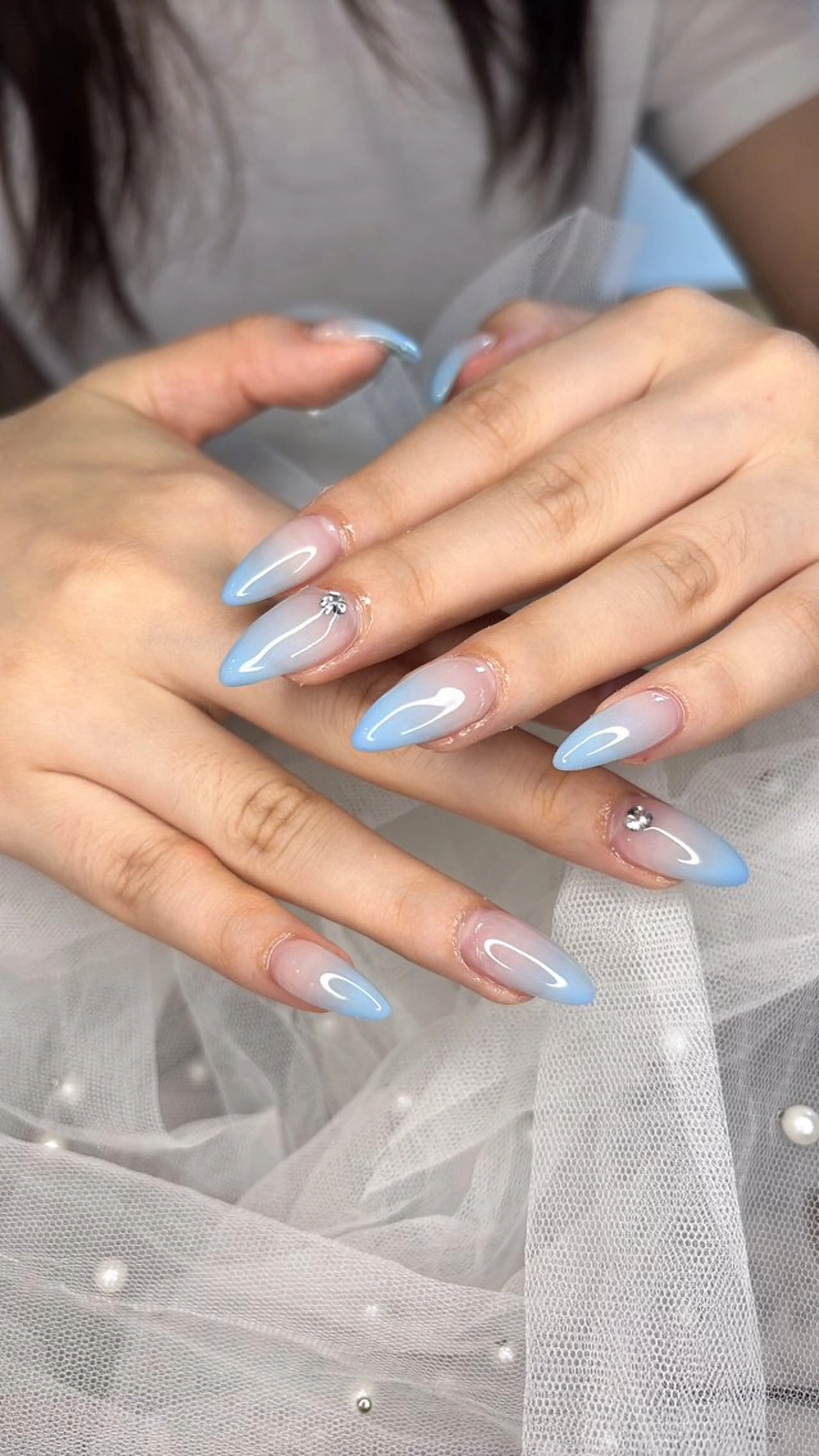 ネイル ブルー クリアネイル グラデーション 韓国ネイル ロングネイル ハンドネイル happiness nailのネイルデザイン