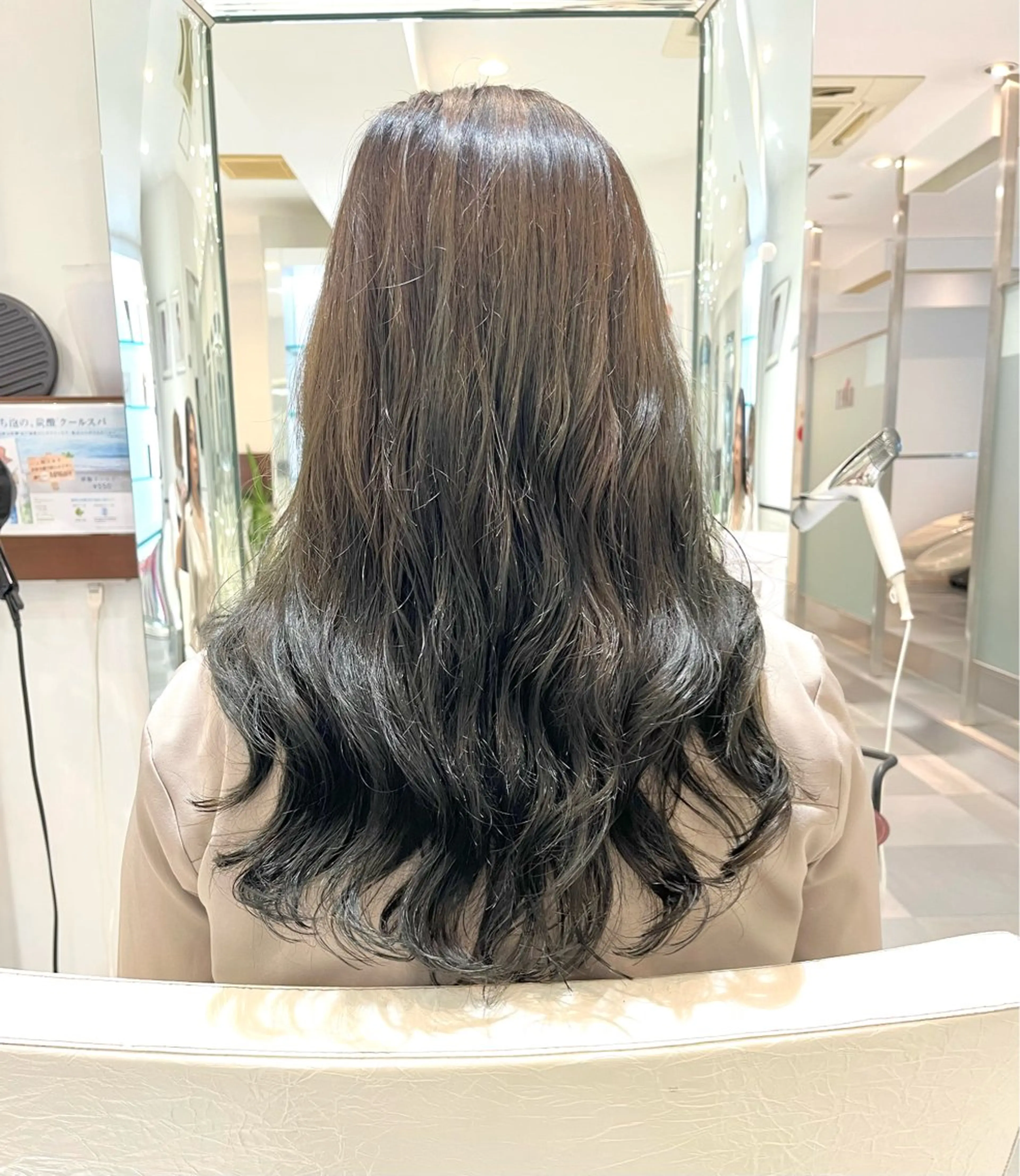 ロング パーマ カット ヘアカラー パーマ トリートメント コテ巻き風パーマ 藤澤　知彌のヘアスタイル