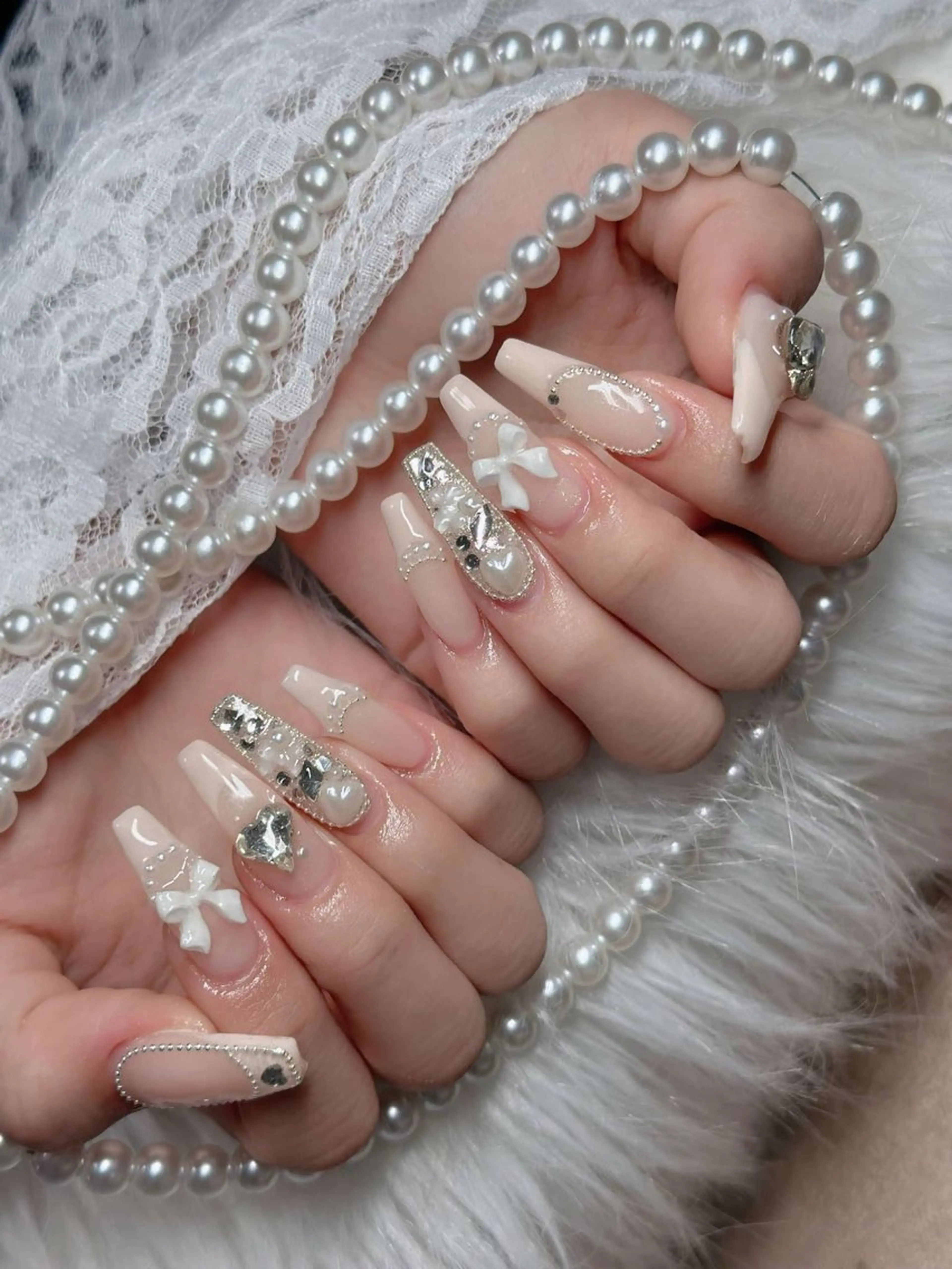 ネイル オーロラネイル フレンチネイル ジェルネイル ハロウィン キラキラネイル ハンドネイル H.baby Nail Salonのネイルデザイン