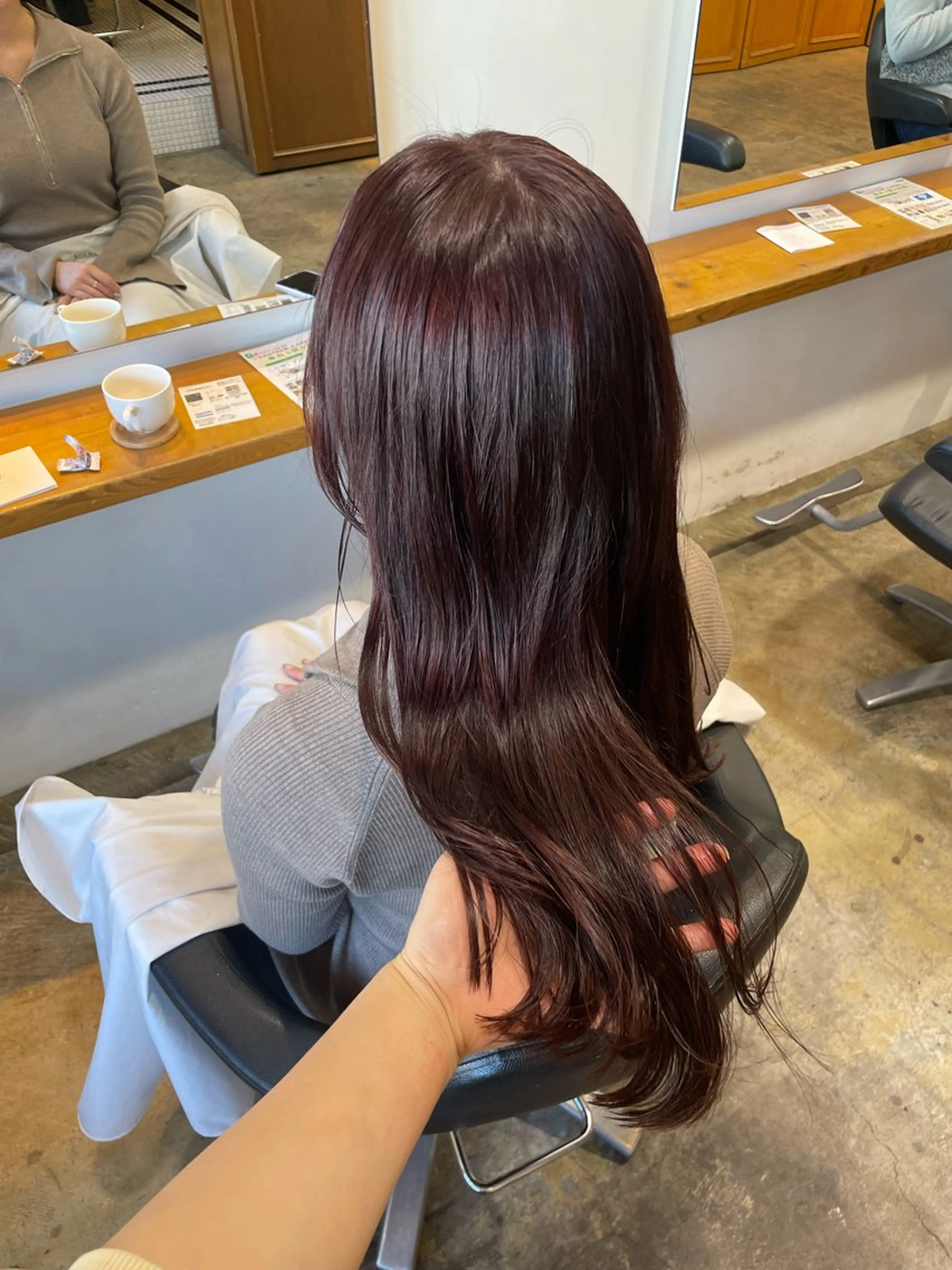 ロング カラー カシス MIOベージュカラー 柔らかいカラーのヘアスタイル