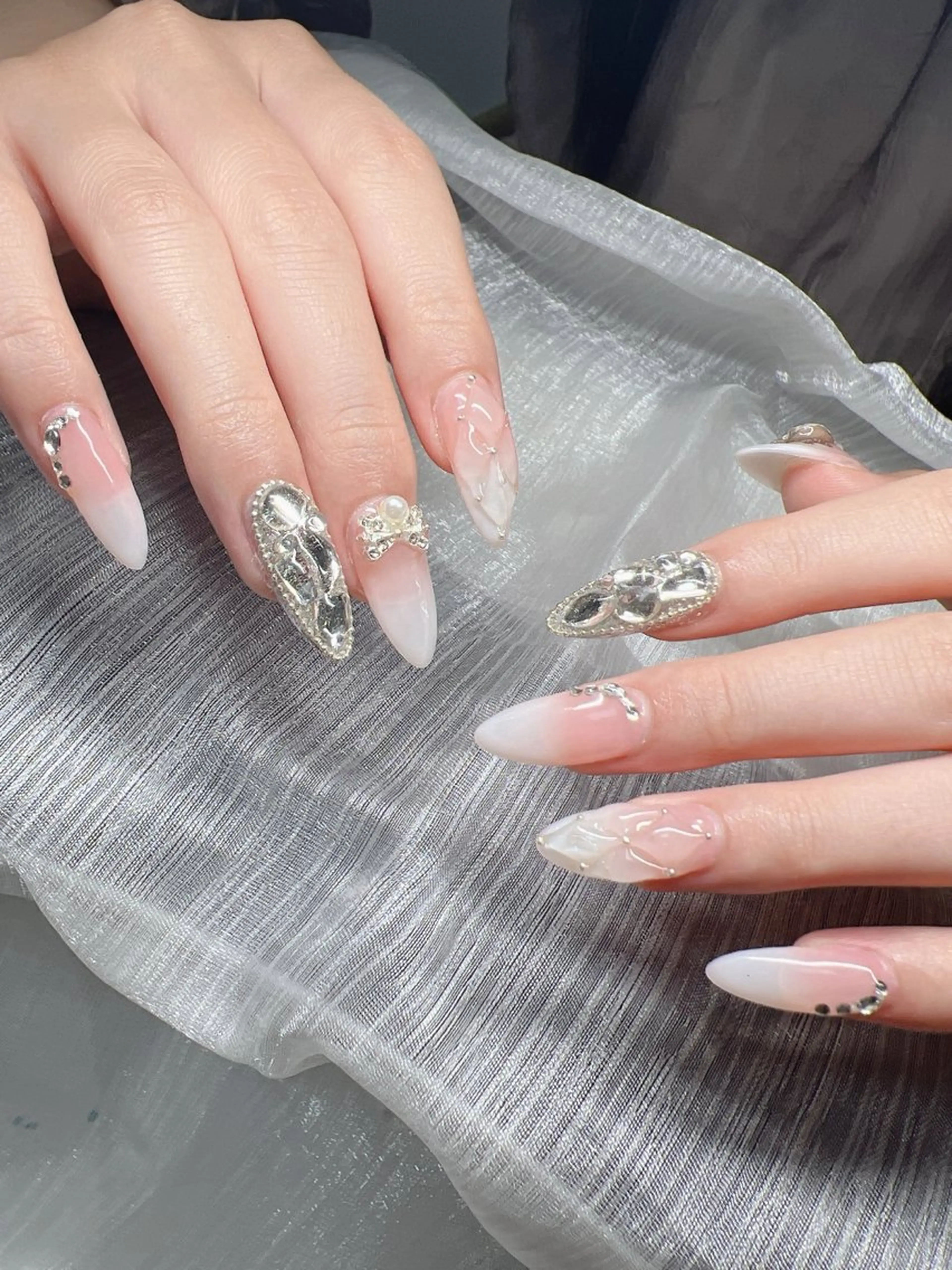 ネイル 長さ出し グラデーション 卒業式 キラキラネイル マグネットネイル Lee Nailsのネイルデザイン