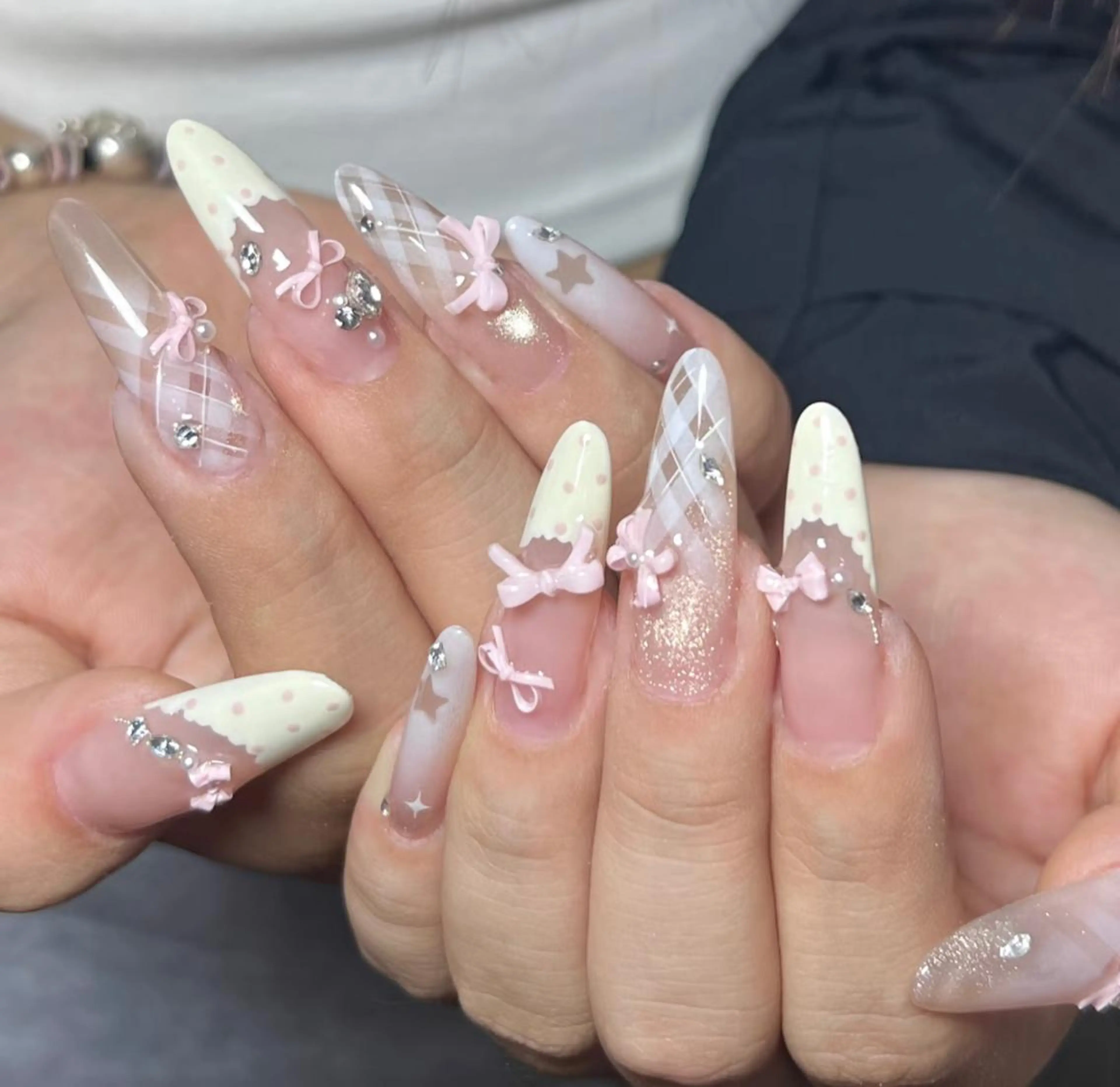 ネイル ハンドネイル エ リのネイルデザイン