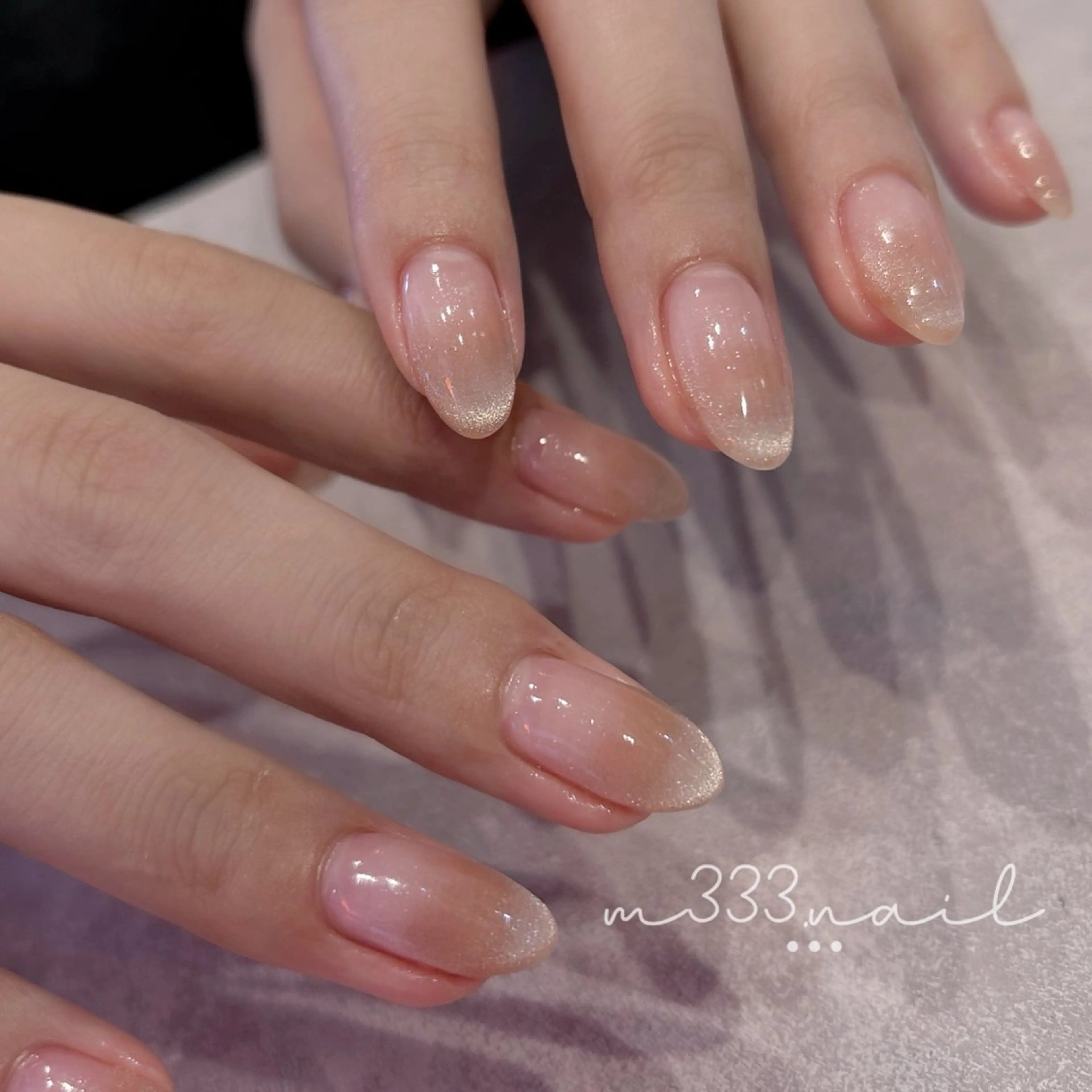 ネイル ガーリー グラデーション マグネットネイル オフィスネイル シンプルネイル ハンドネイル hair  MILE.所属・MILE. mukonosouのネイルデザイン