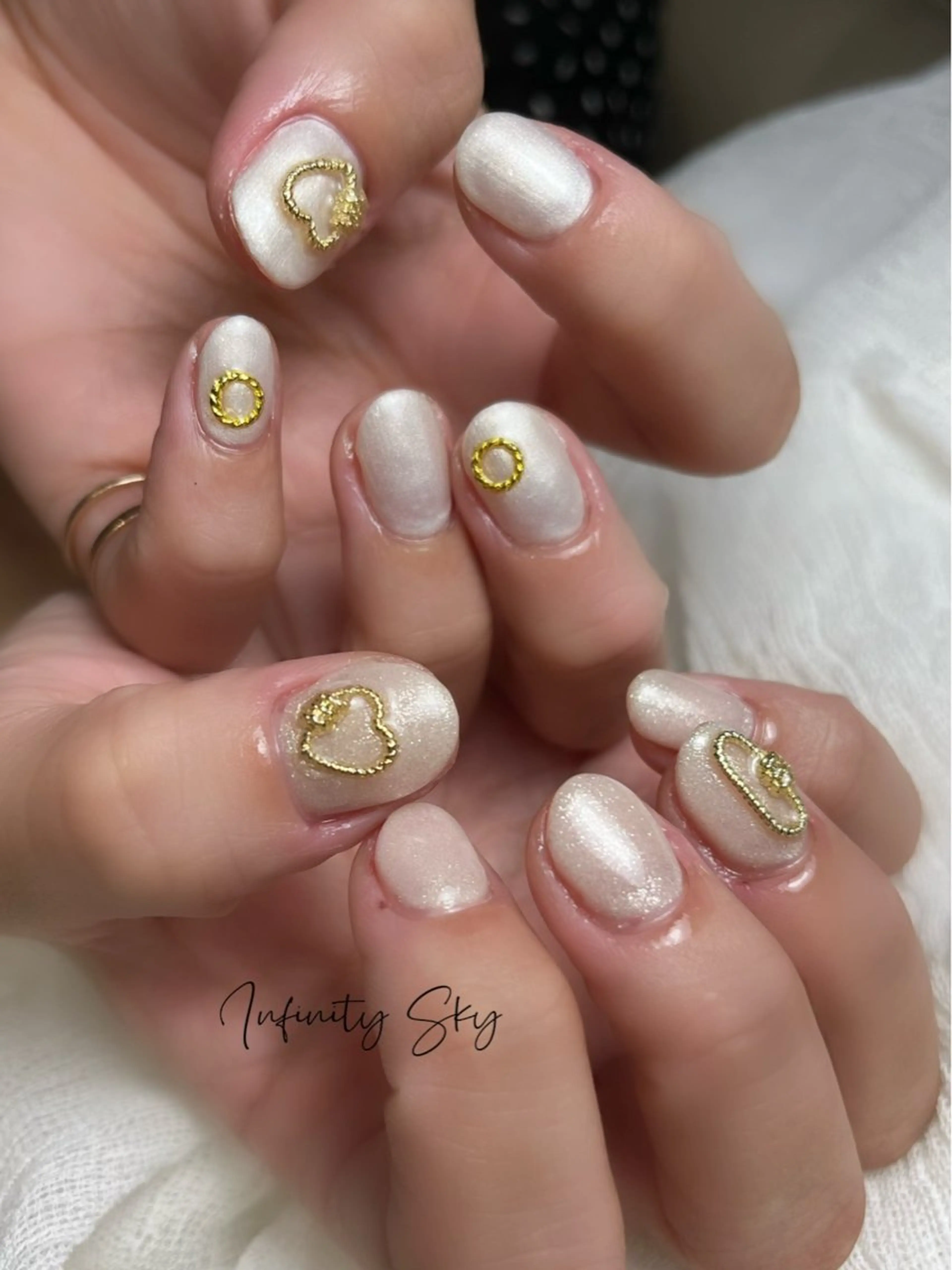 ネイル ハート ホワイト infinity skyのネイルデザイン
