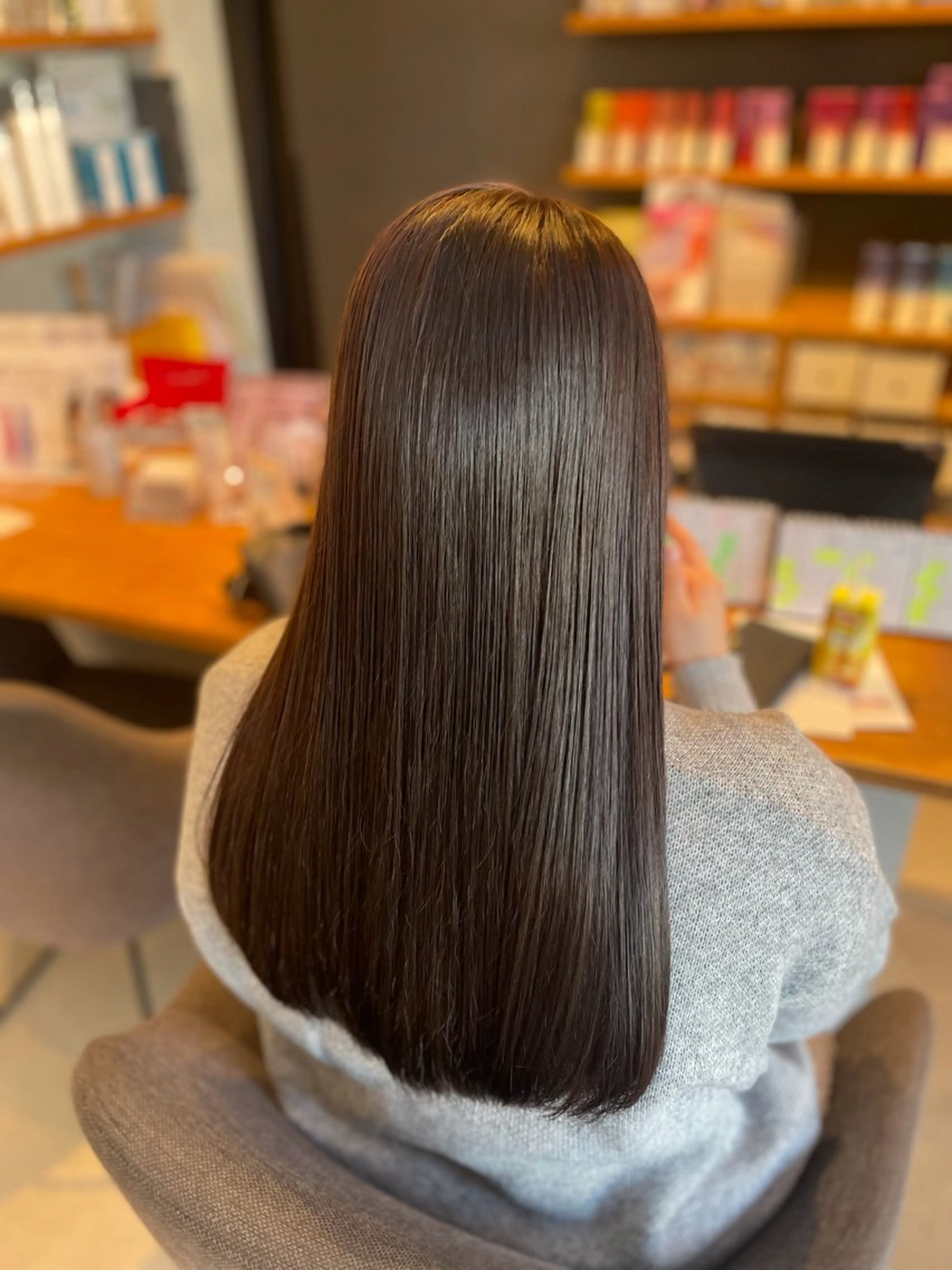 ロング カラー ブラウンカラー チョコレートブラウン ヘアカラー momoka 女性限定のヘアスタイル