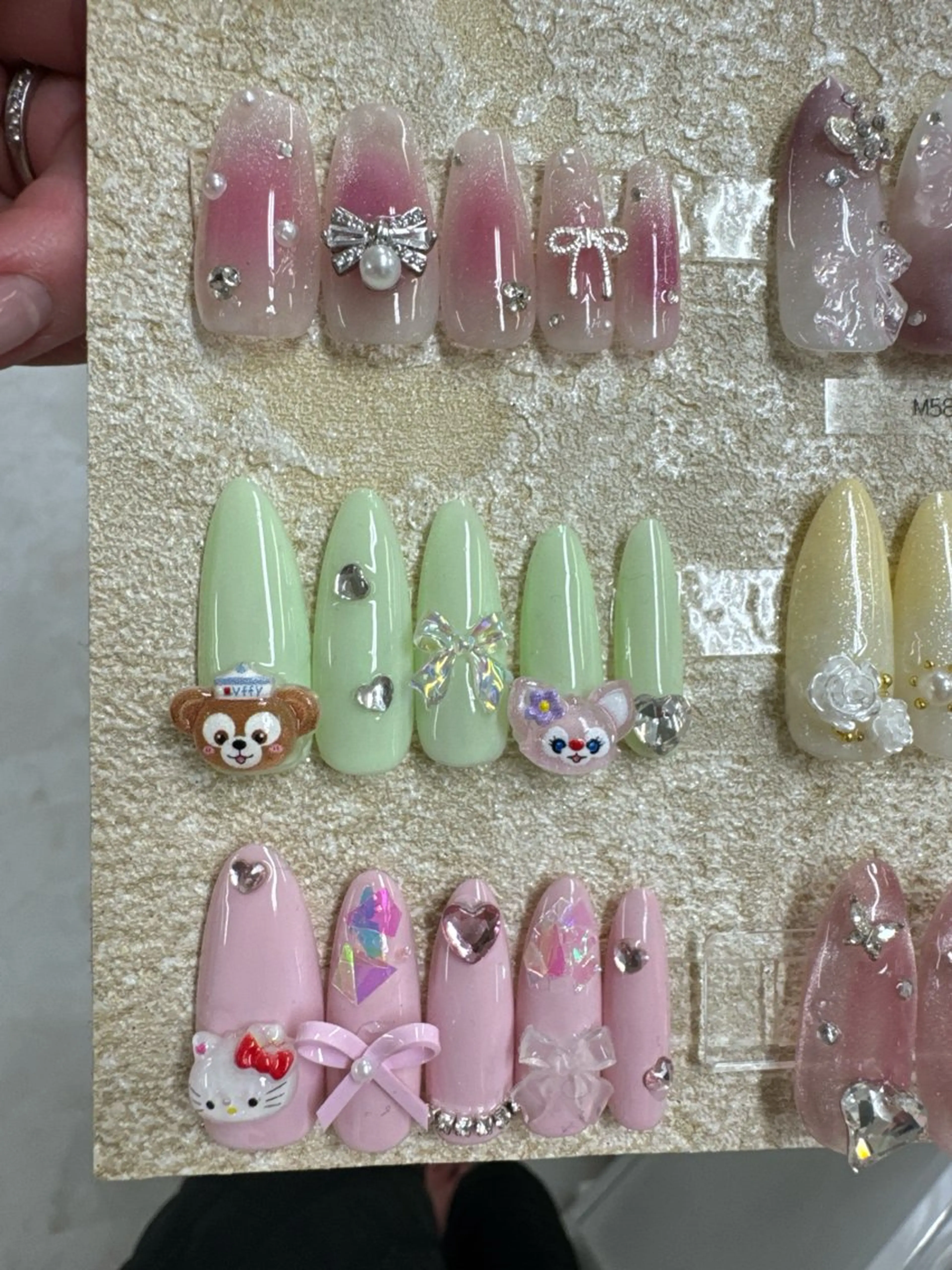 ネイル 長さ出し フレンチネイル ジェルネイル ガラスフレンチ マグネットネイル クイーンズネイル銀座所属・Queeens nailのネイルデザイン