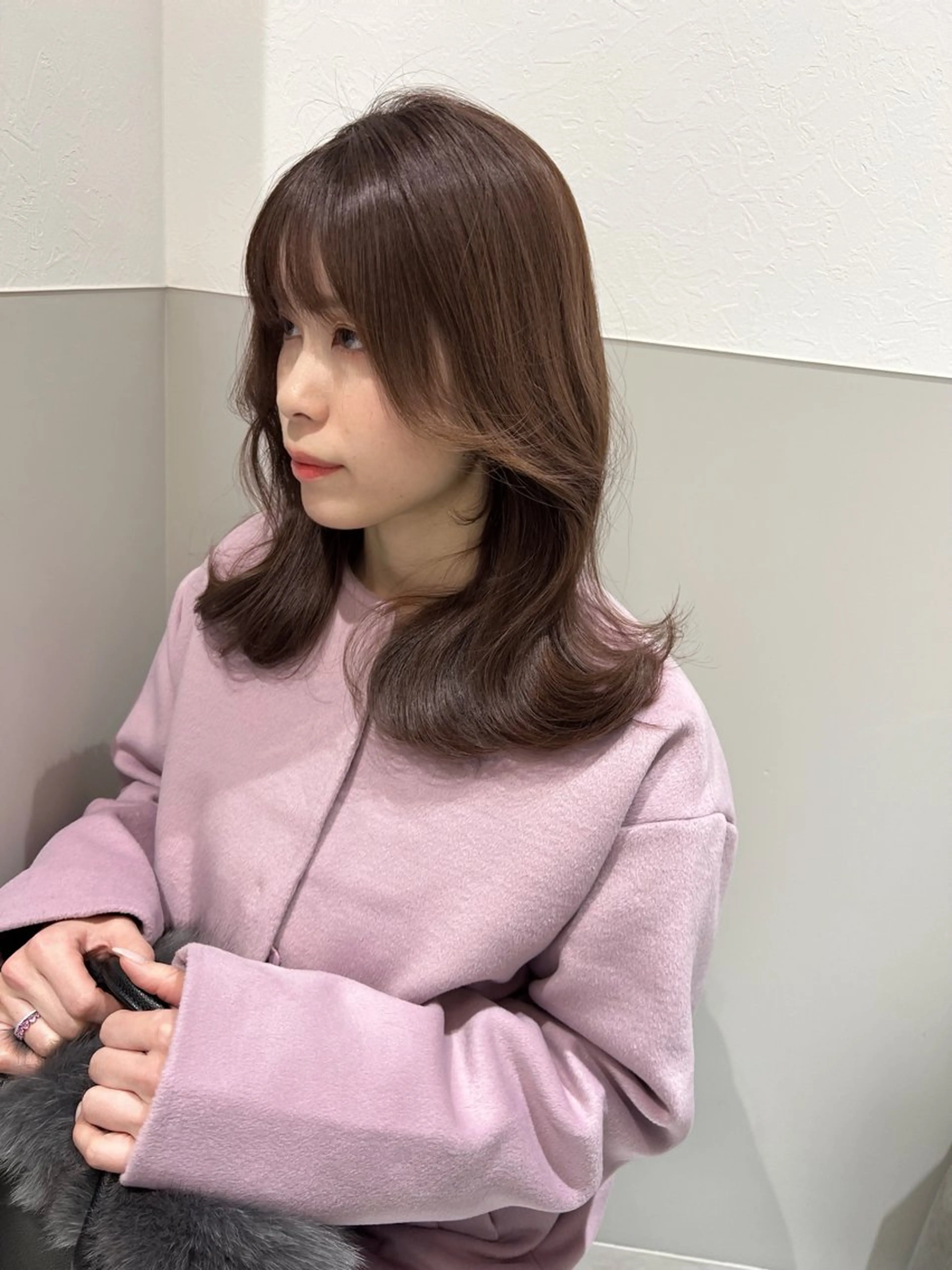 ミディアム ラベンダーベージュ くびれヘア 韓国風ヘア カット ヘアカラー トリートメント 韓国モテhair🍑 momoのヘアスタイル