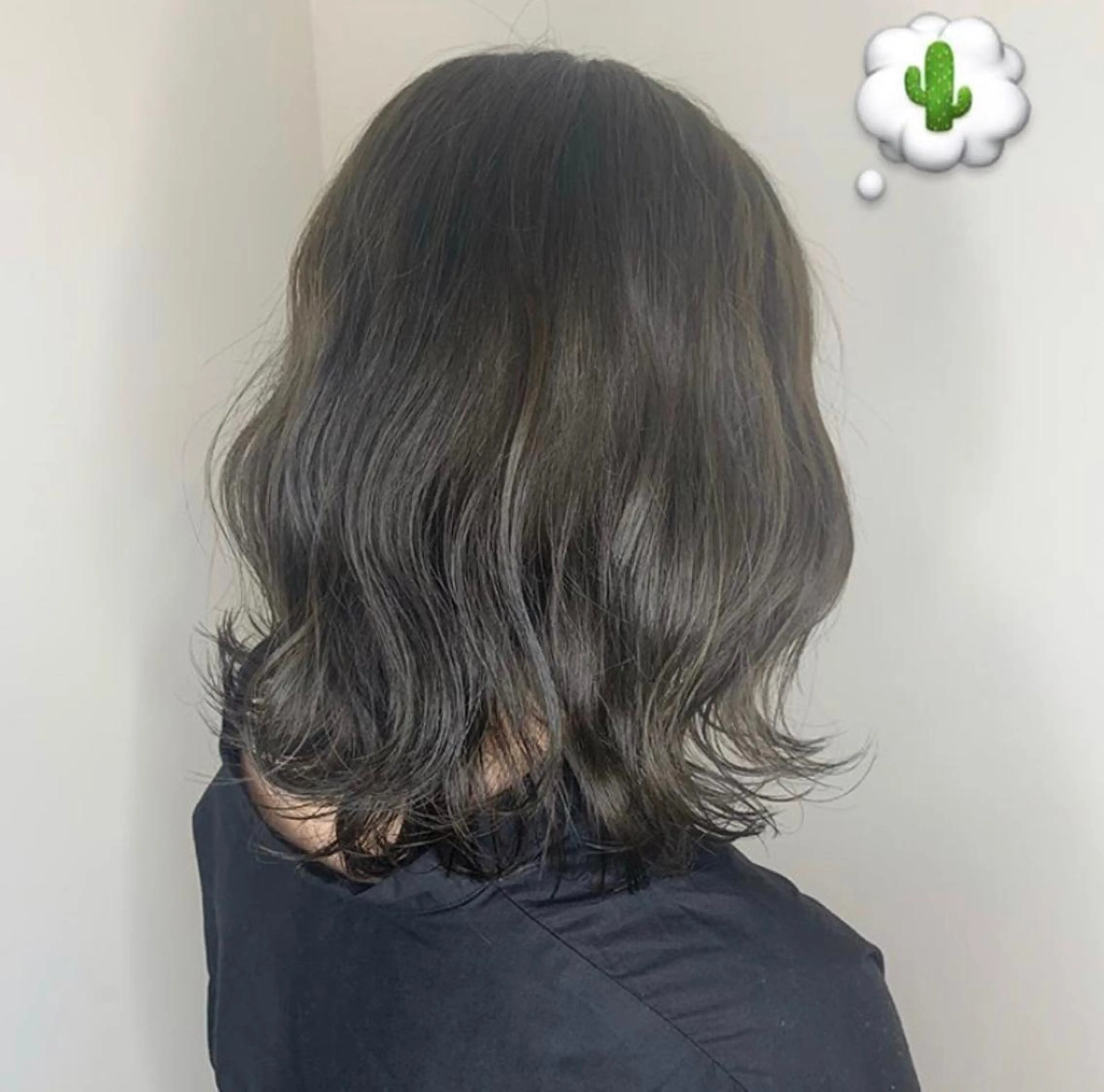 ミディアム アッシュ 顔まわりレイヤー/ bob及川亜沙美のヘアスタイル