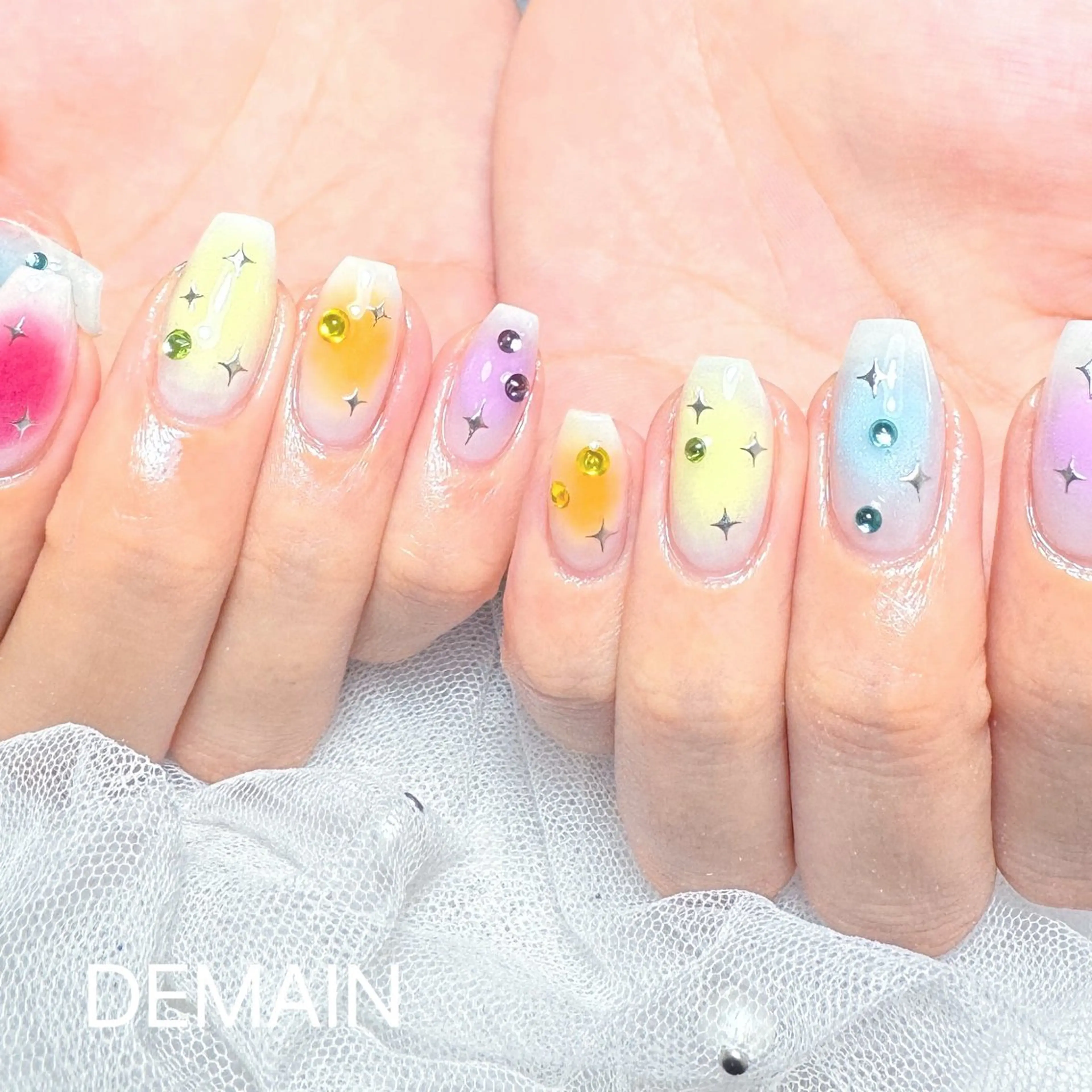 ネイル アートネイル オーロラネイル ガーリー キラキラネイル 韓国ネイル DEMAIN- 🌸のネイルデザイン