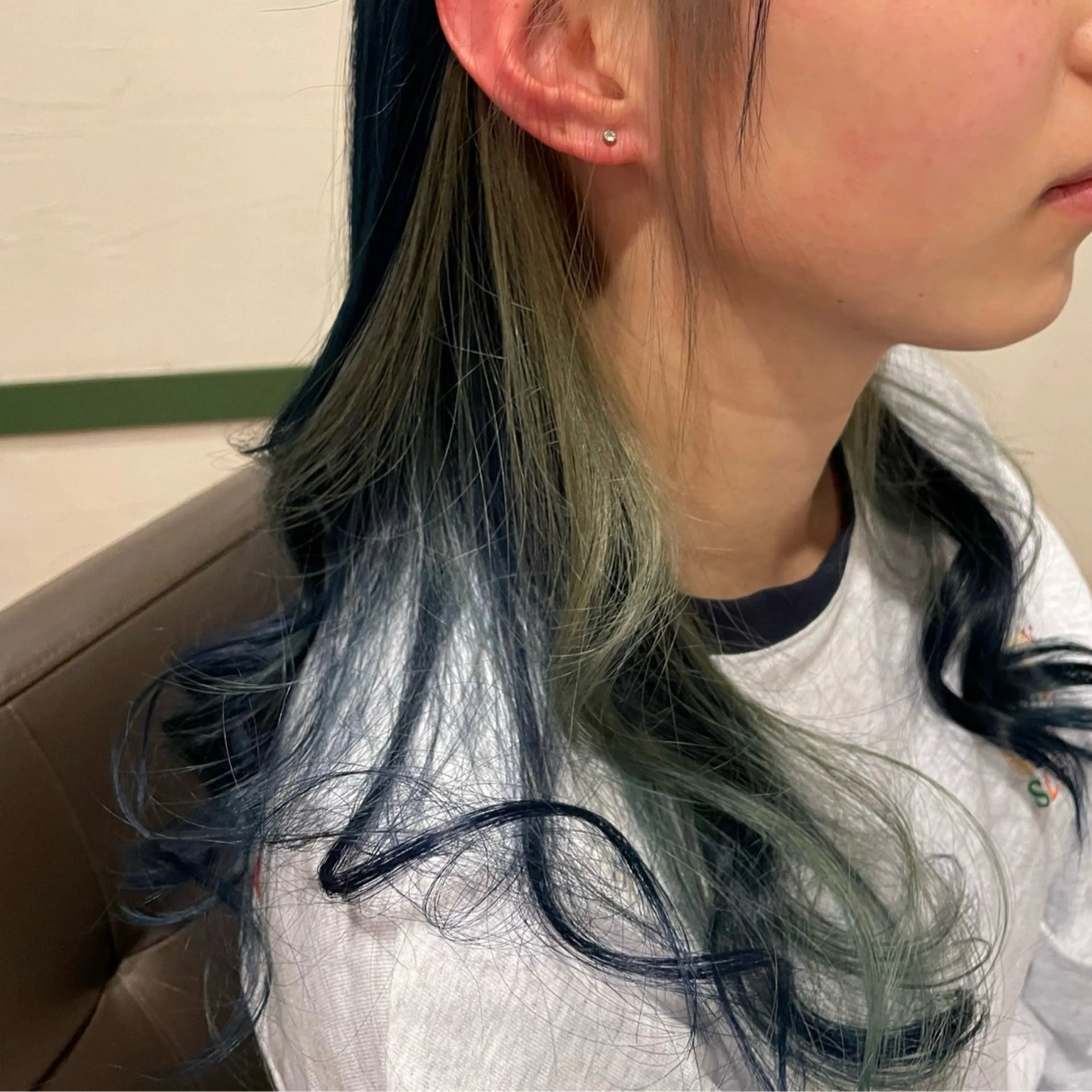 カラー インナーカラー 中屋 比呂のヘアスタイル