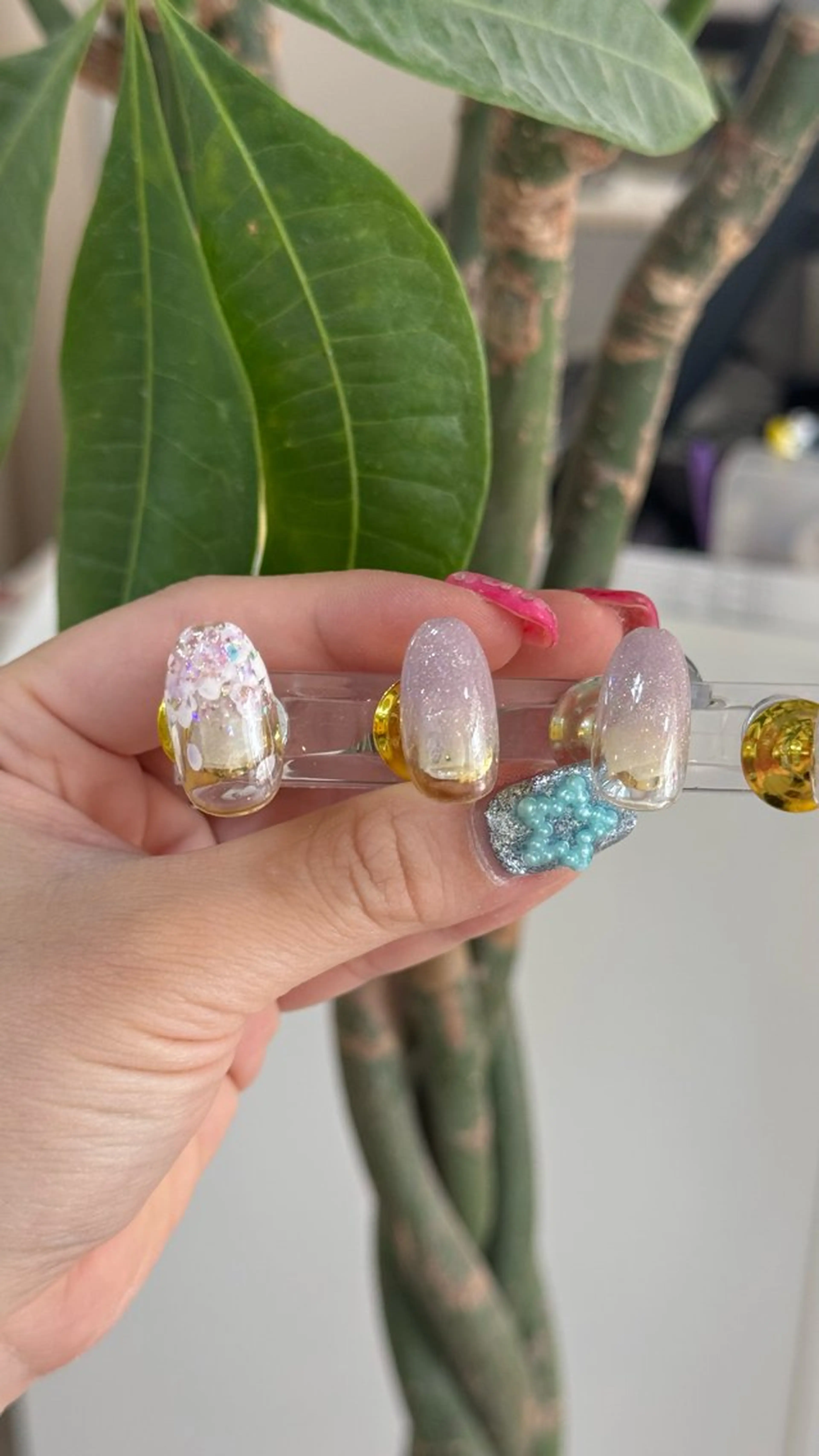 ネイル Loa　salon所属・小畑 寧捺のネイルデザイン