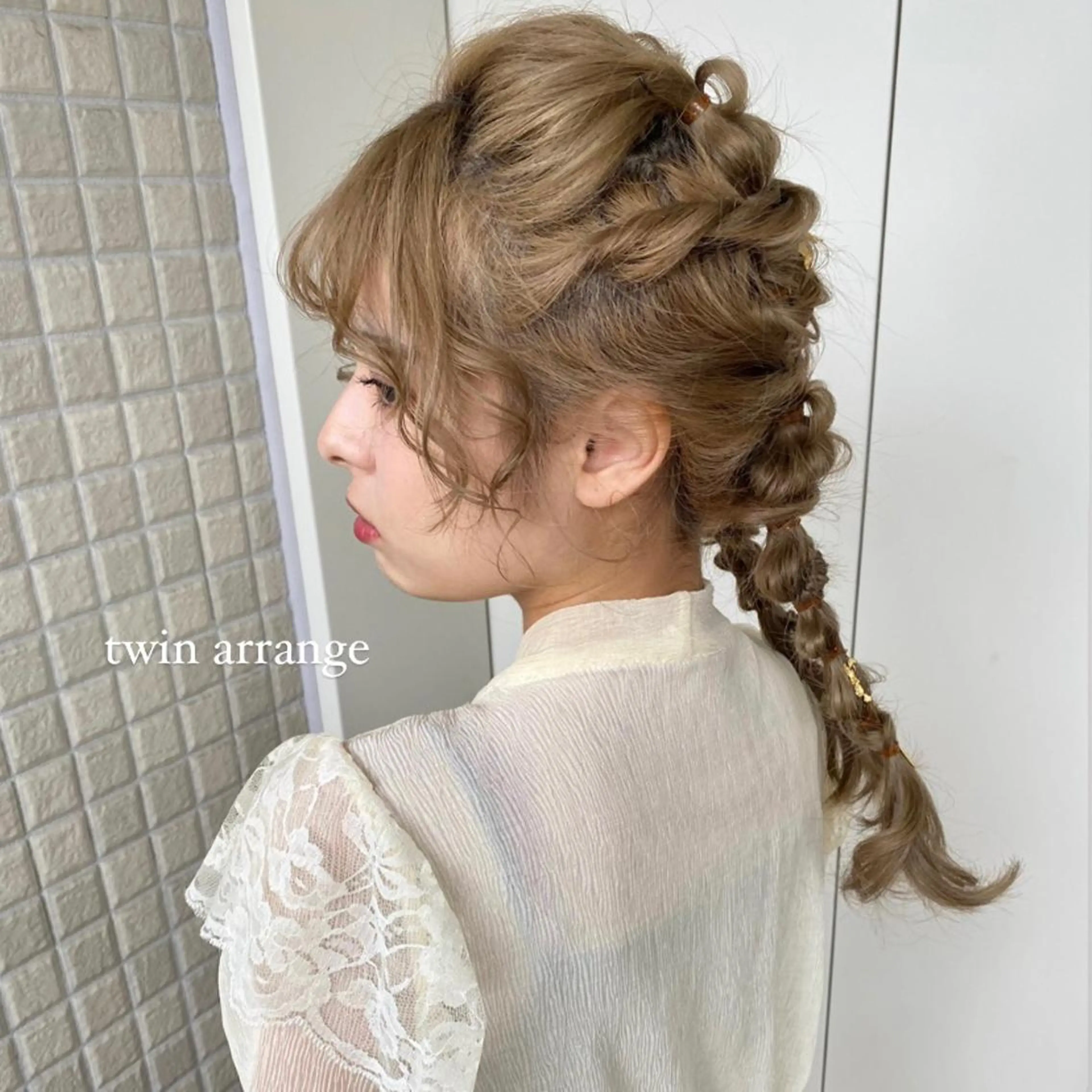 ヘアアレンジ 透けるベージュ/ 艶カラー♡のヘアスタイル
